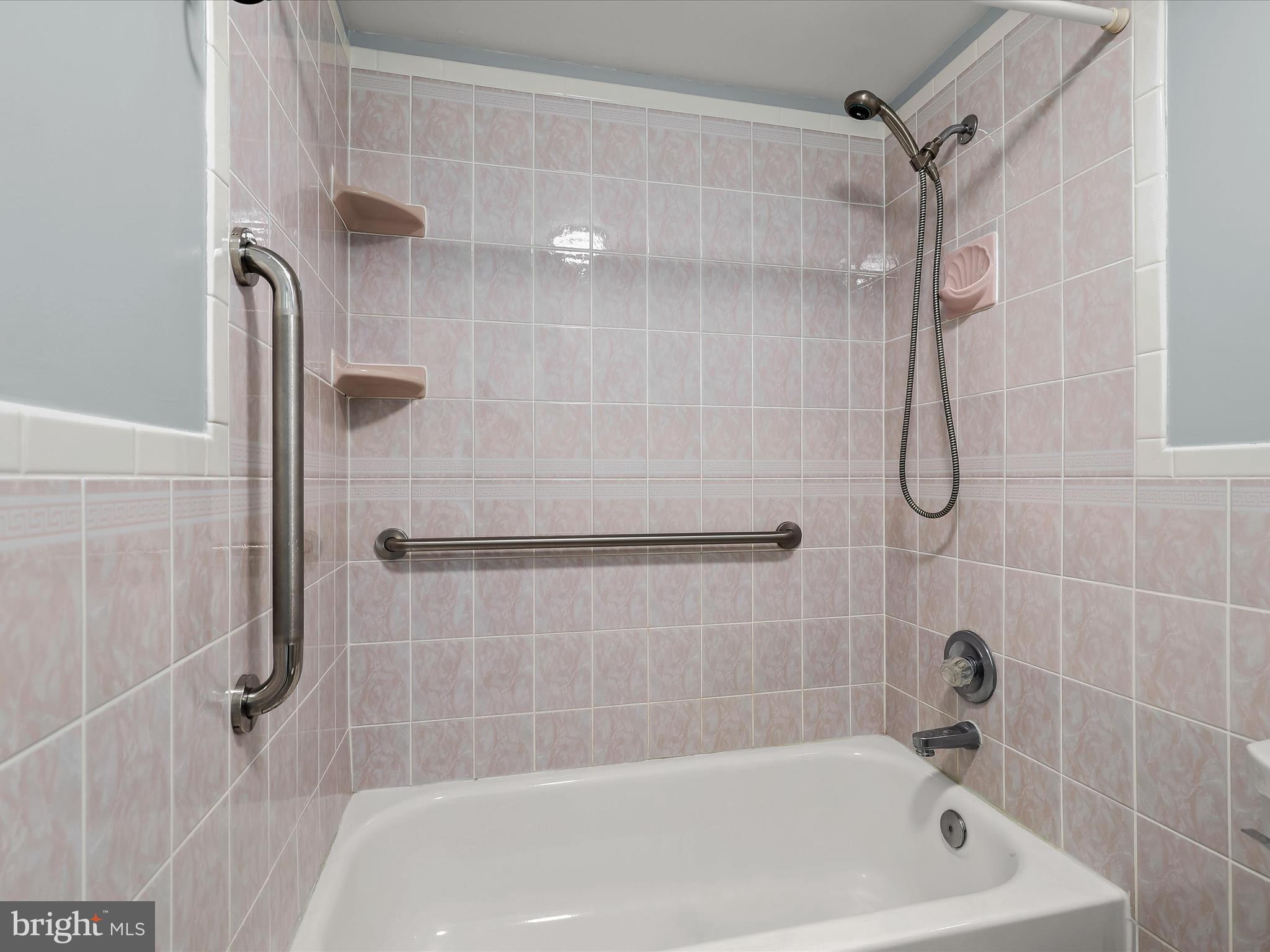 VILLAGE OF OWEN BROWN - Residential