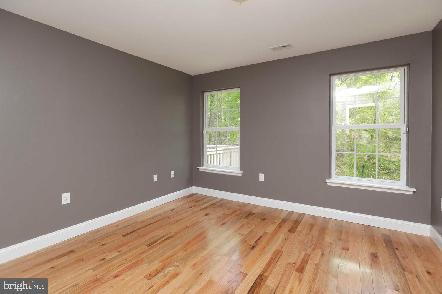 EAST FALLS - Residential Lease