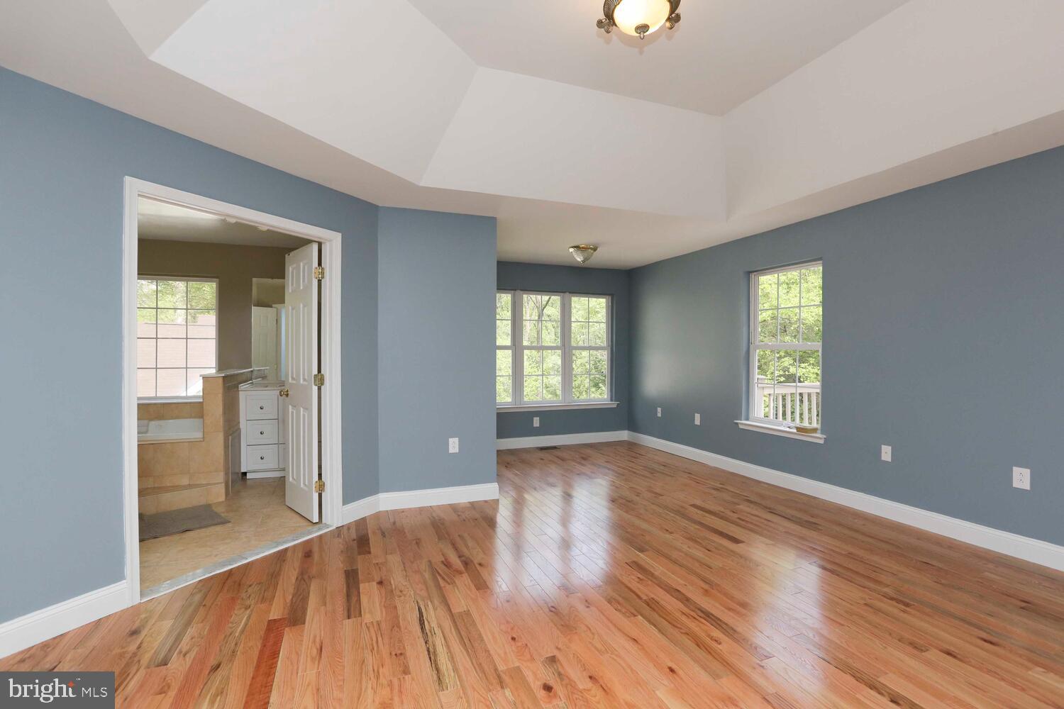 EAST FALLS - Residential Lease