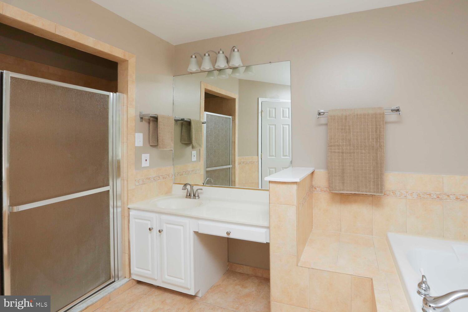 EAST FALLS - Residential Lease