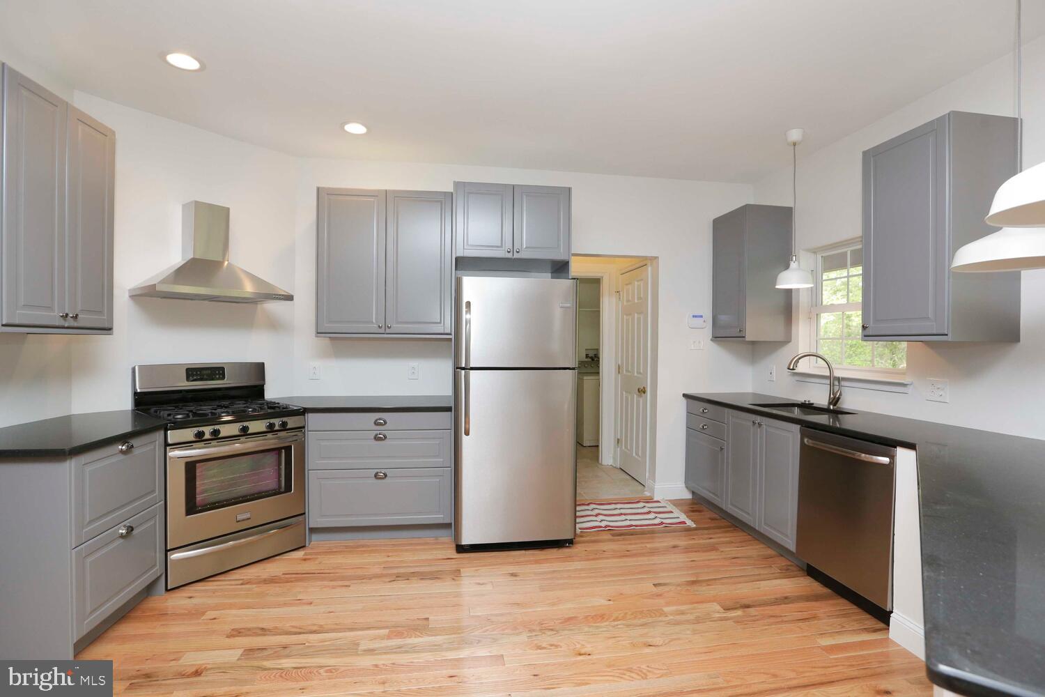 EAST FALLS - Residential Lease