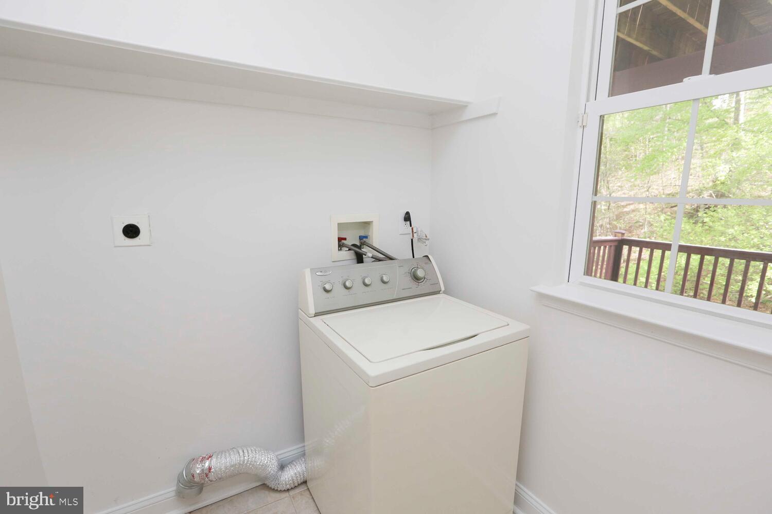 EAST FALLS - Residential Lease