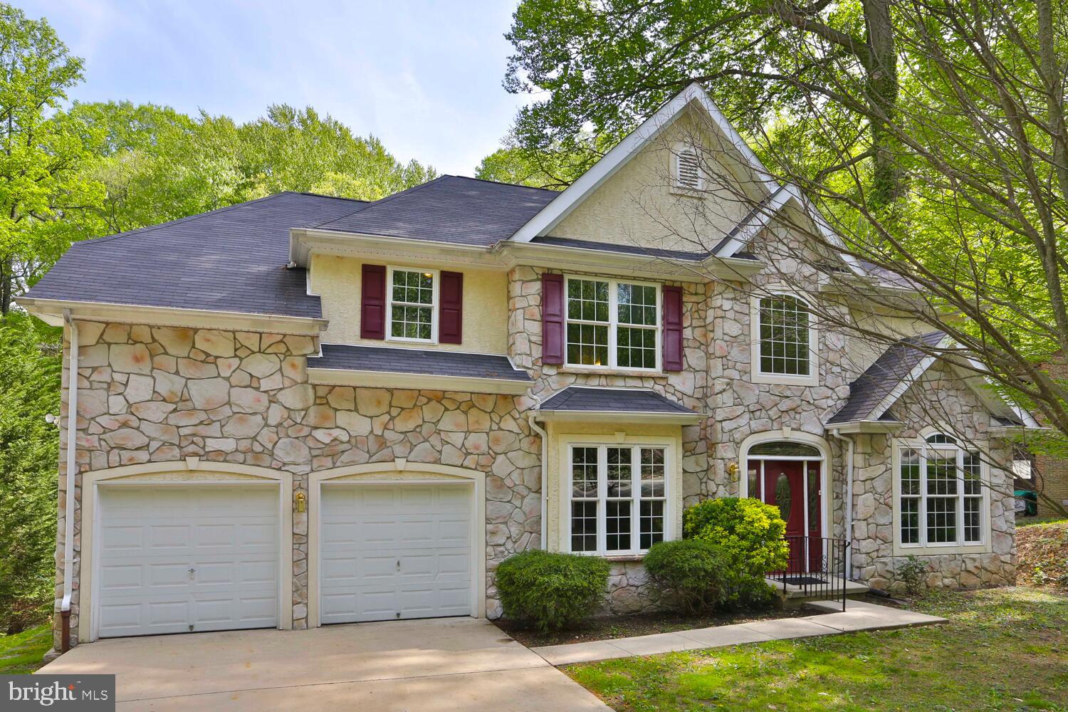 EAST FALLS - Residential Lease