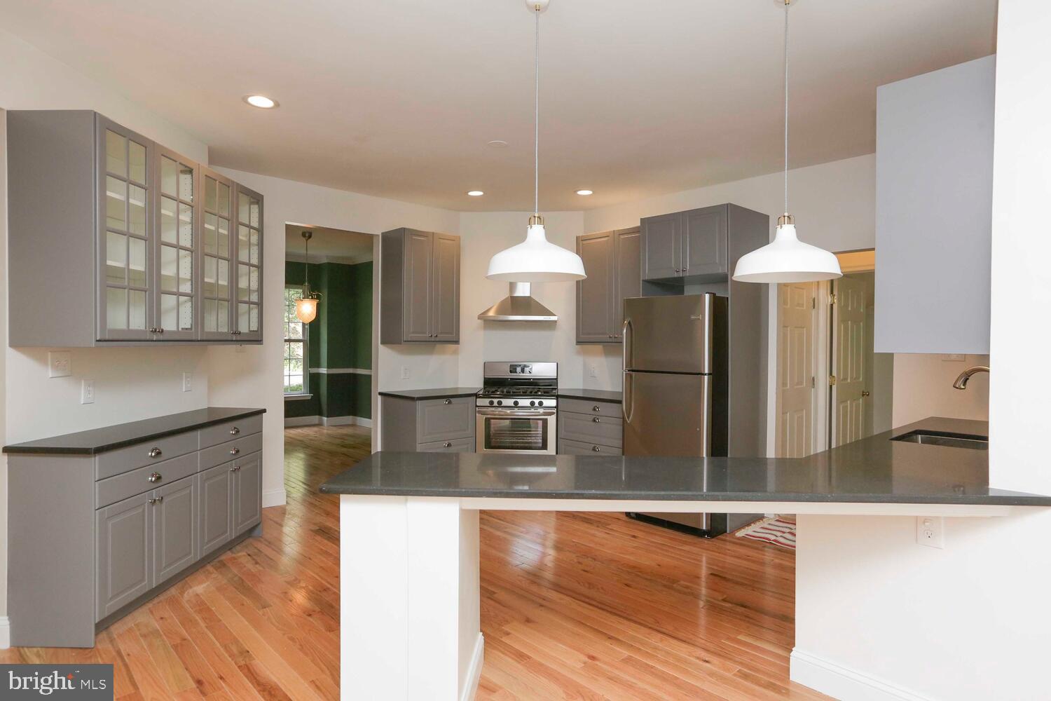 EAST FALLS - Residential Lease