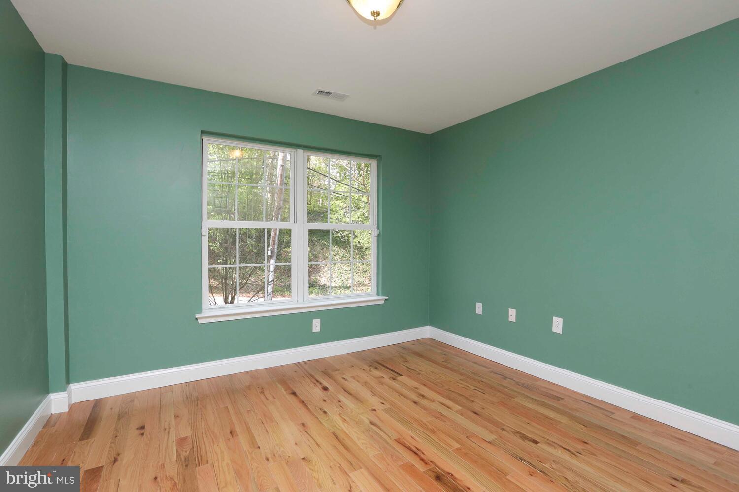 EAST FALLS - Residential Lease