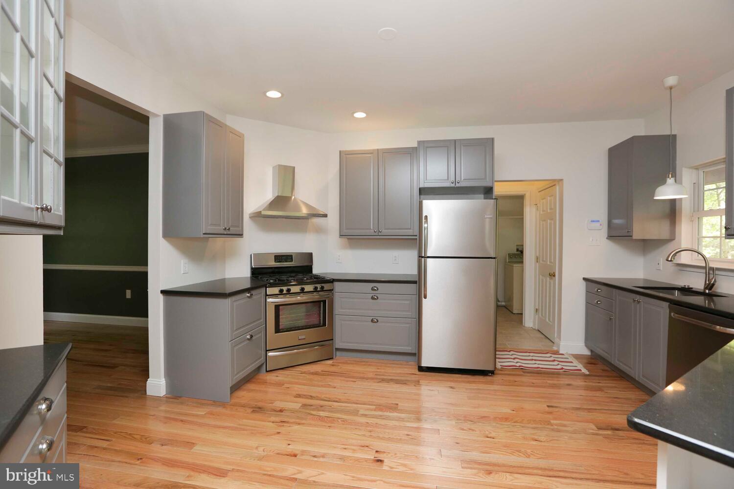 EAST FALLS - Residential Lease