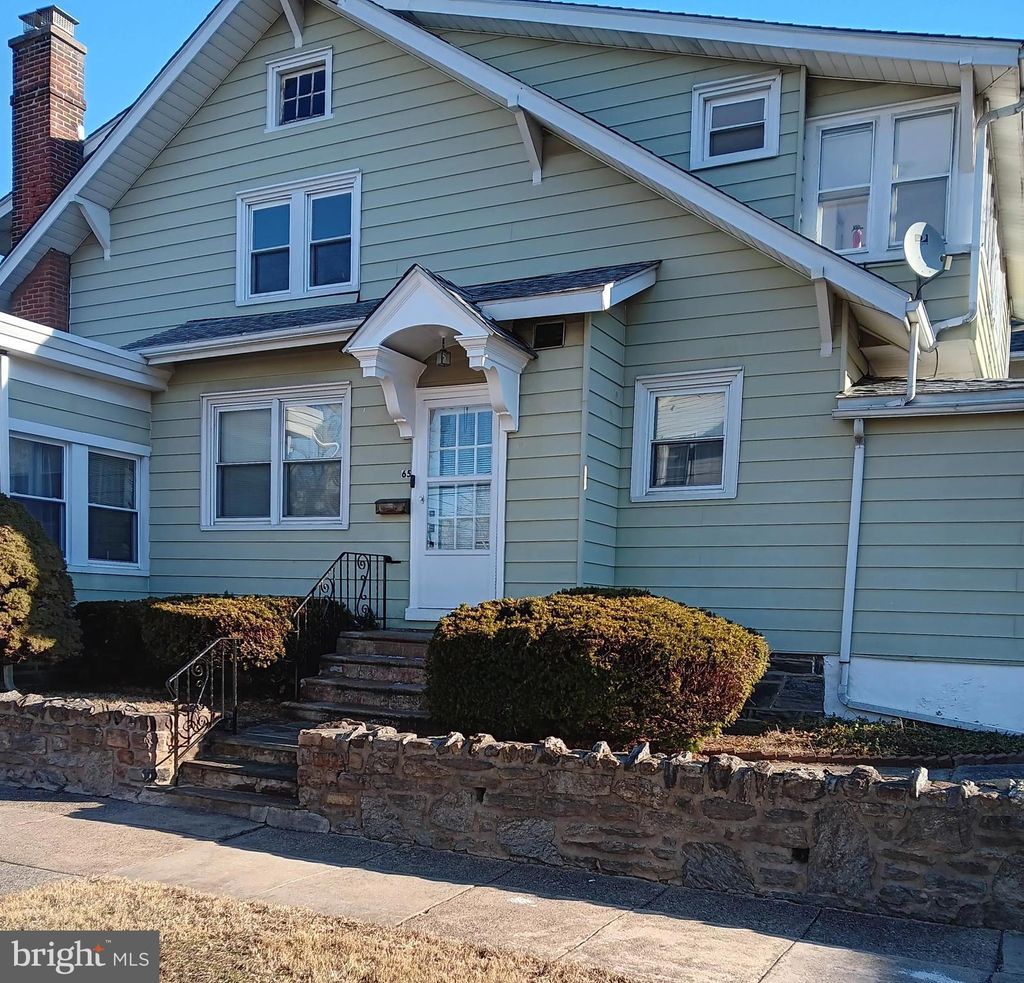 Photo of 1002 Pembroke Avenue #65 BEVERLY A, LANSDOWNE, PA 19050 (MLS # PADE2114580)