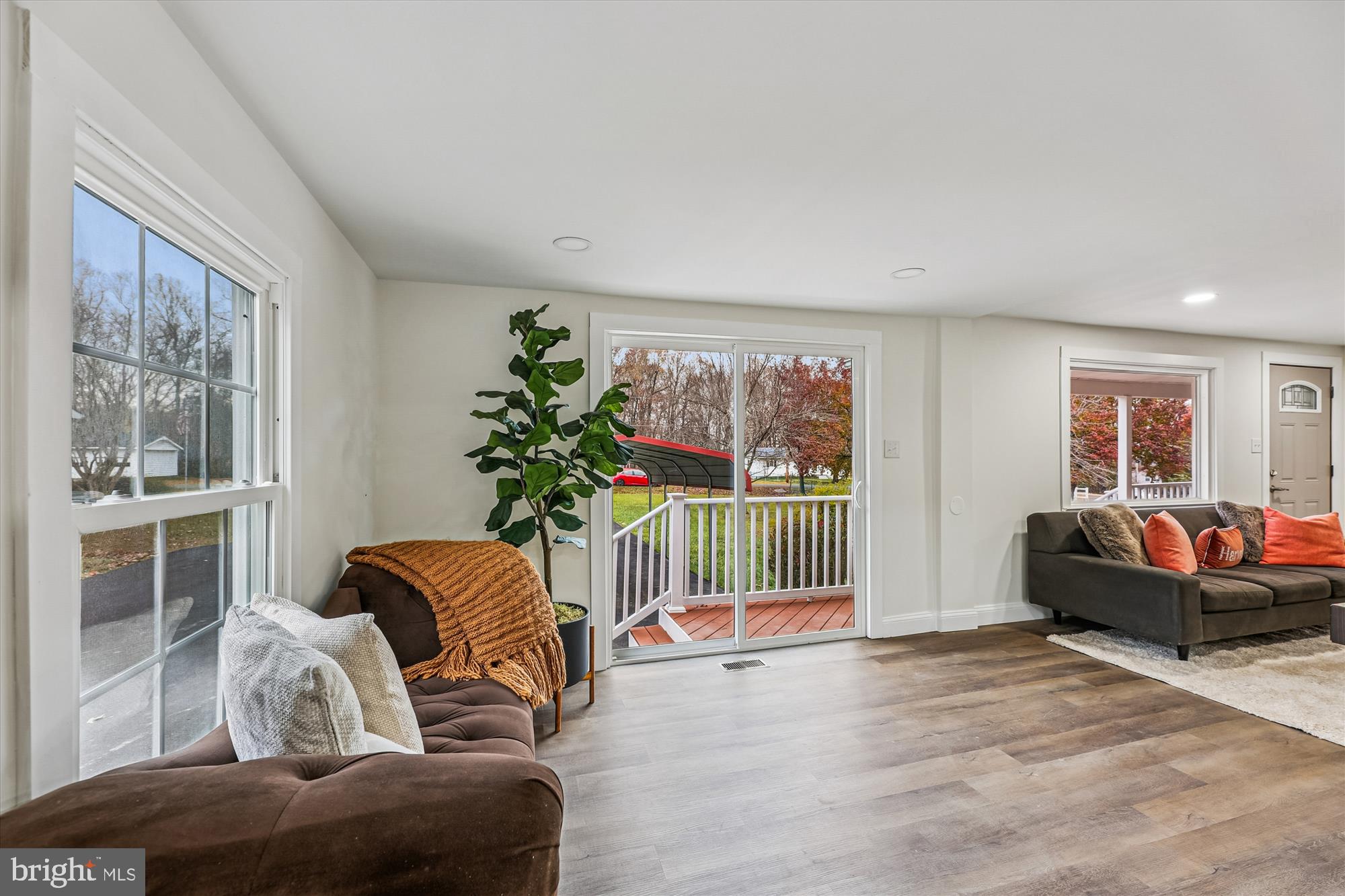 DU MAR ESTATES - Residential