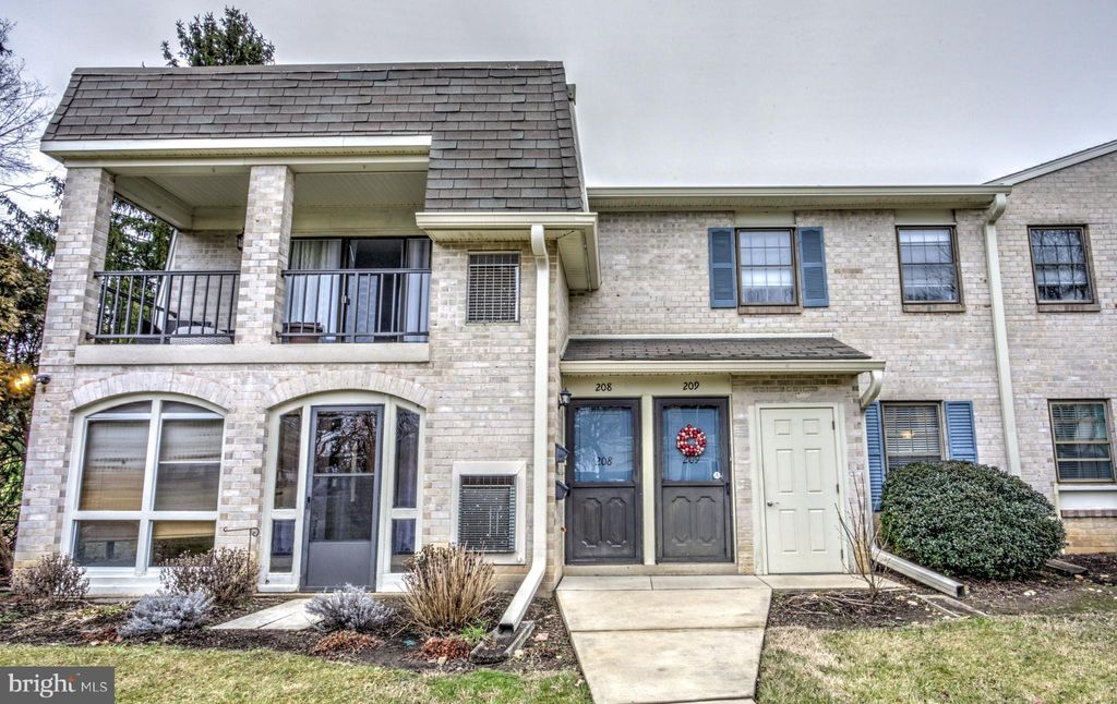 Photo of 208 VALLEYBROOK DR, LANCASTER, PA 17601 (MLS # PALA2029858)