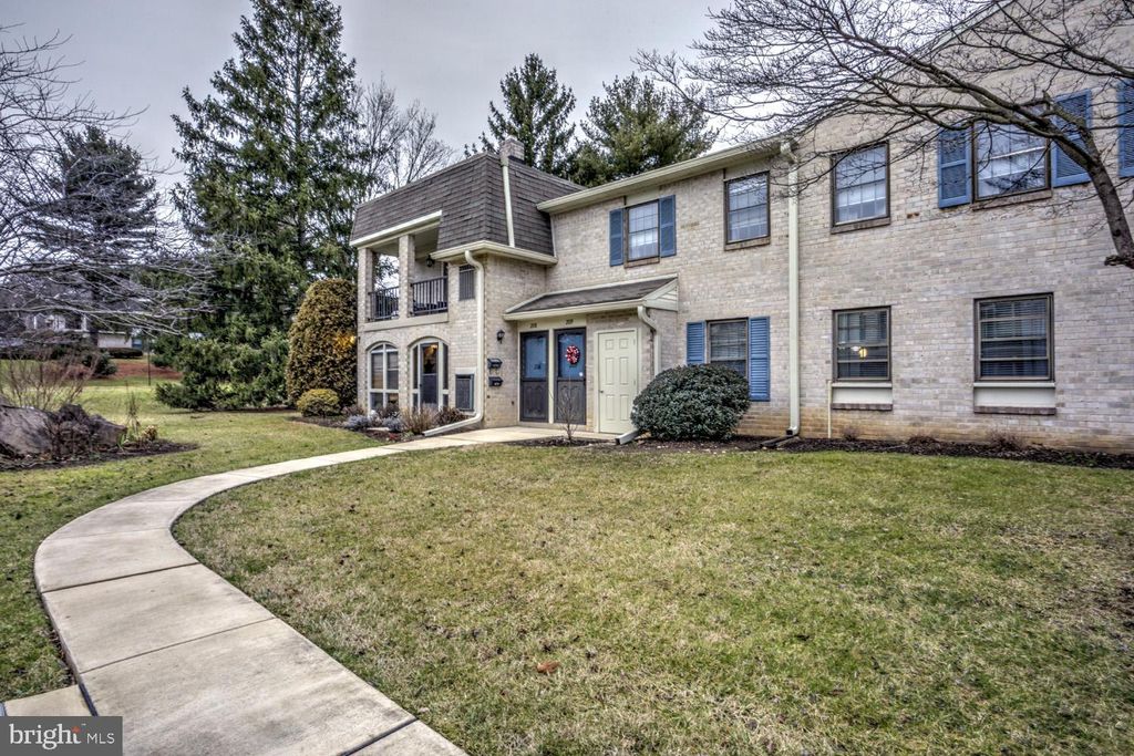 Photo of 208 VALLEYBROOK DR, LANCASTER, PA 17601 (MLS # PALA2029858)