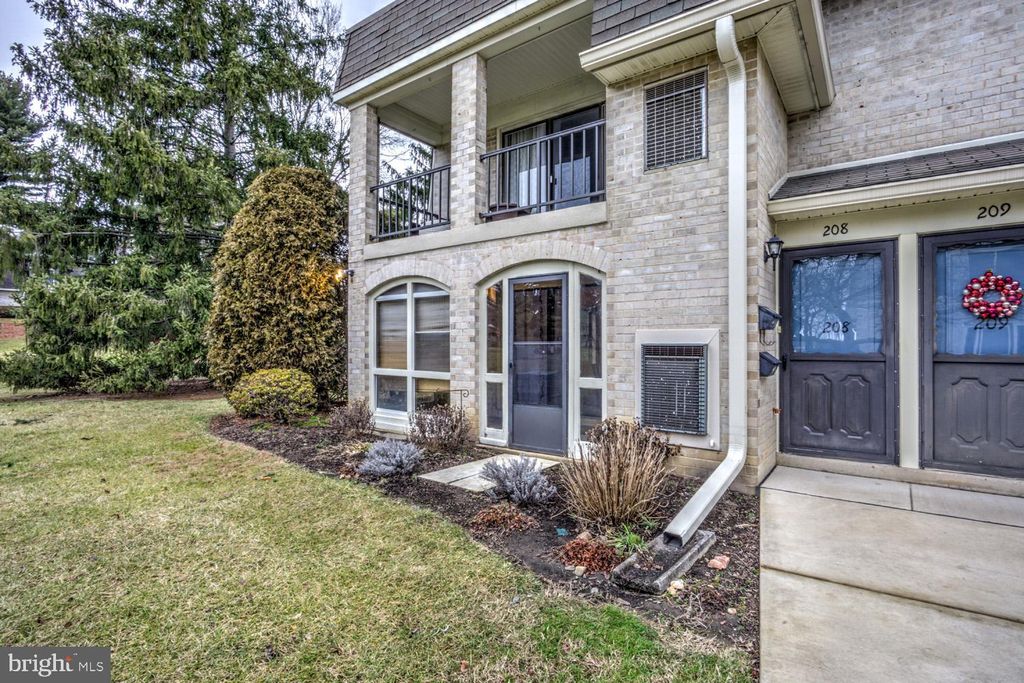 Photo of 208 VALLEYBROOK DR, LANCASTER, PA 17601 (MLS # PALA2029858)