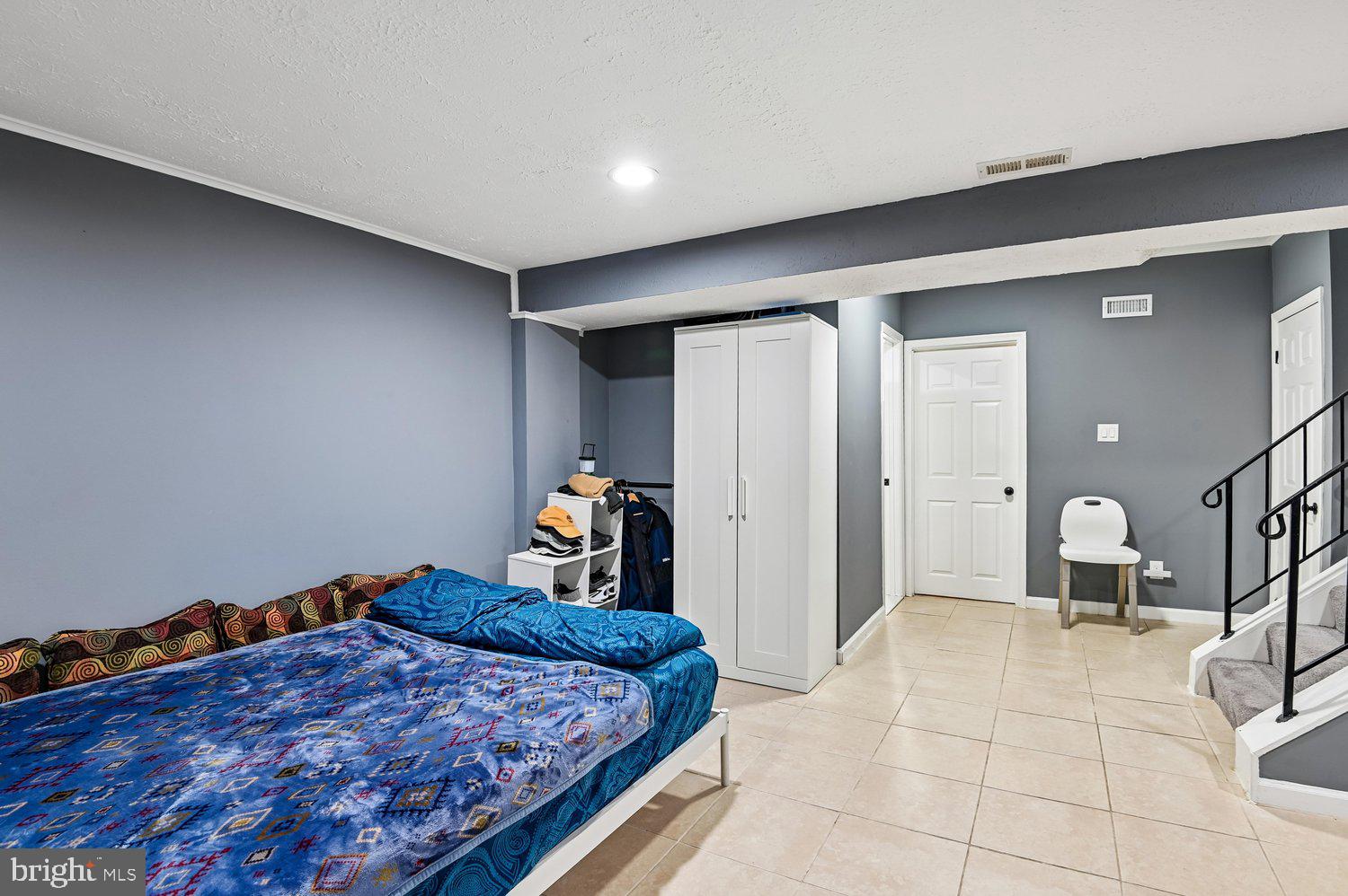 KINGS COURT - Residential