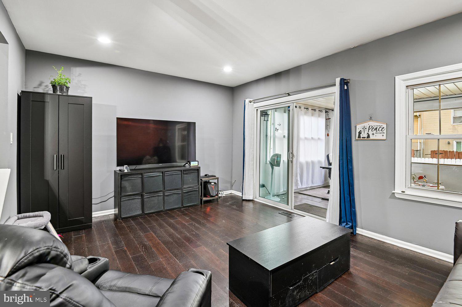 KINGS COURT - Residential