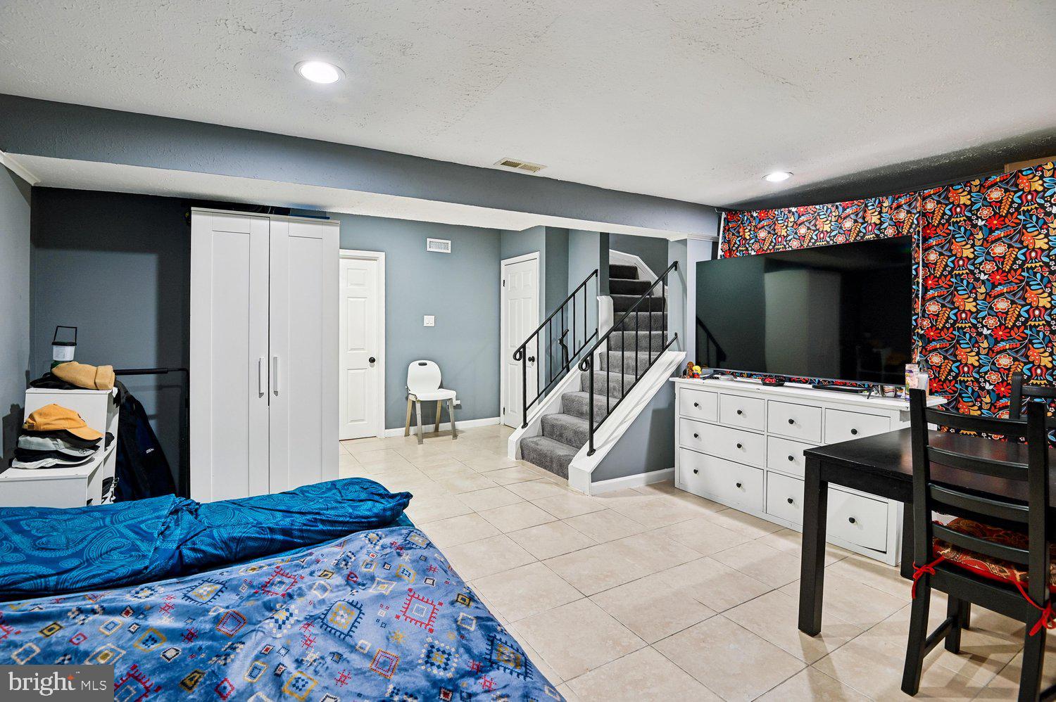 KINGS COURT - Residential