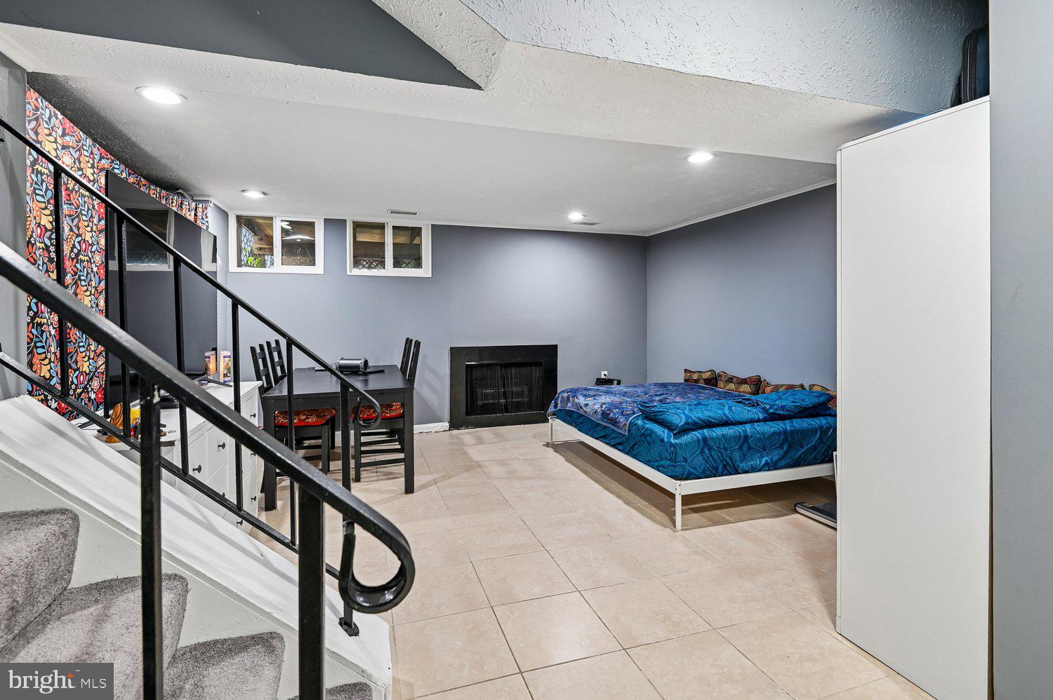 KINGS COURT - Residential