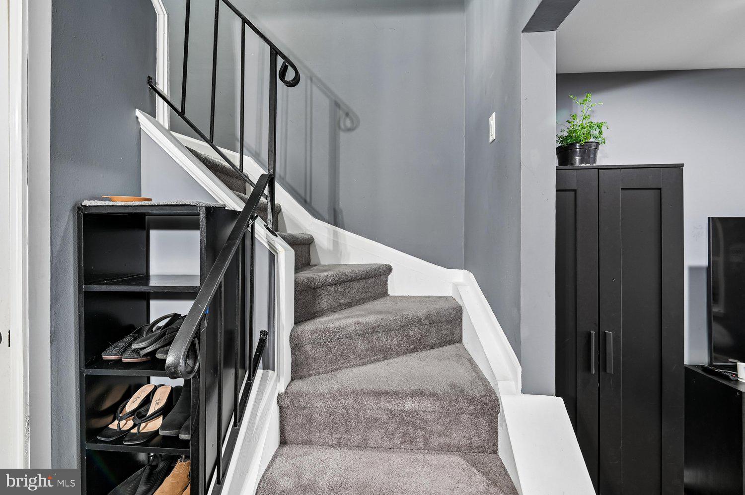 KINGS COURT - Residential