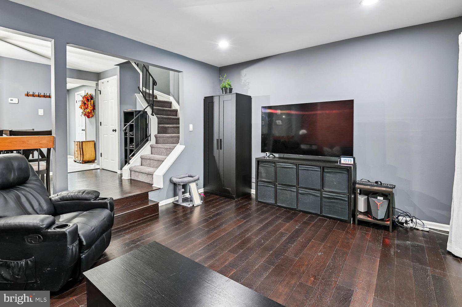 KINGS COURT - Residential