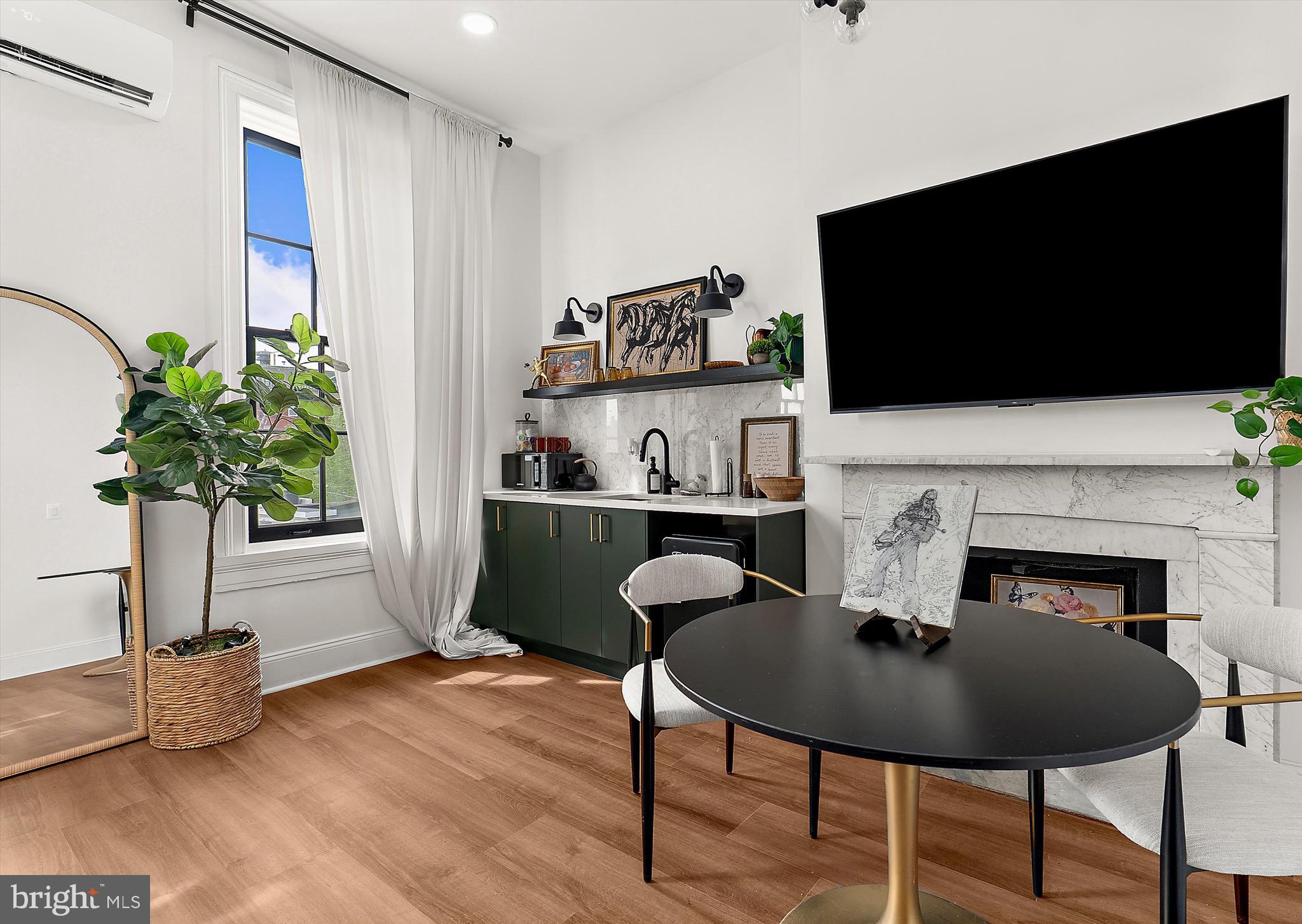 2220 CHARLES STREET N 5 - VERDURE
