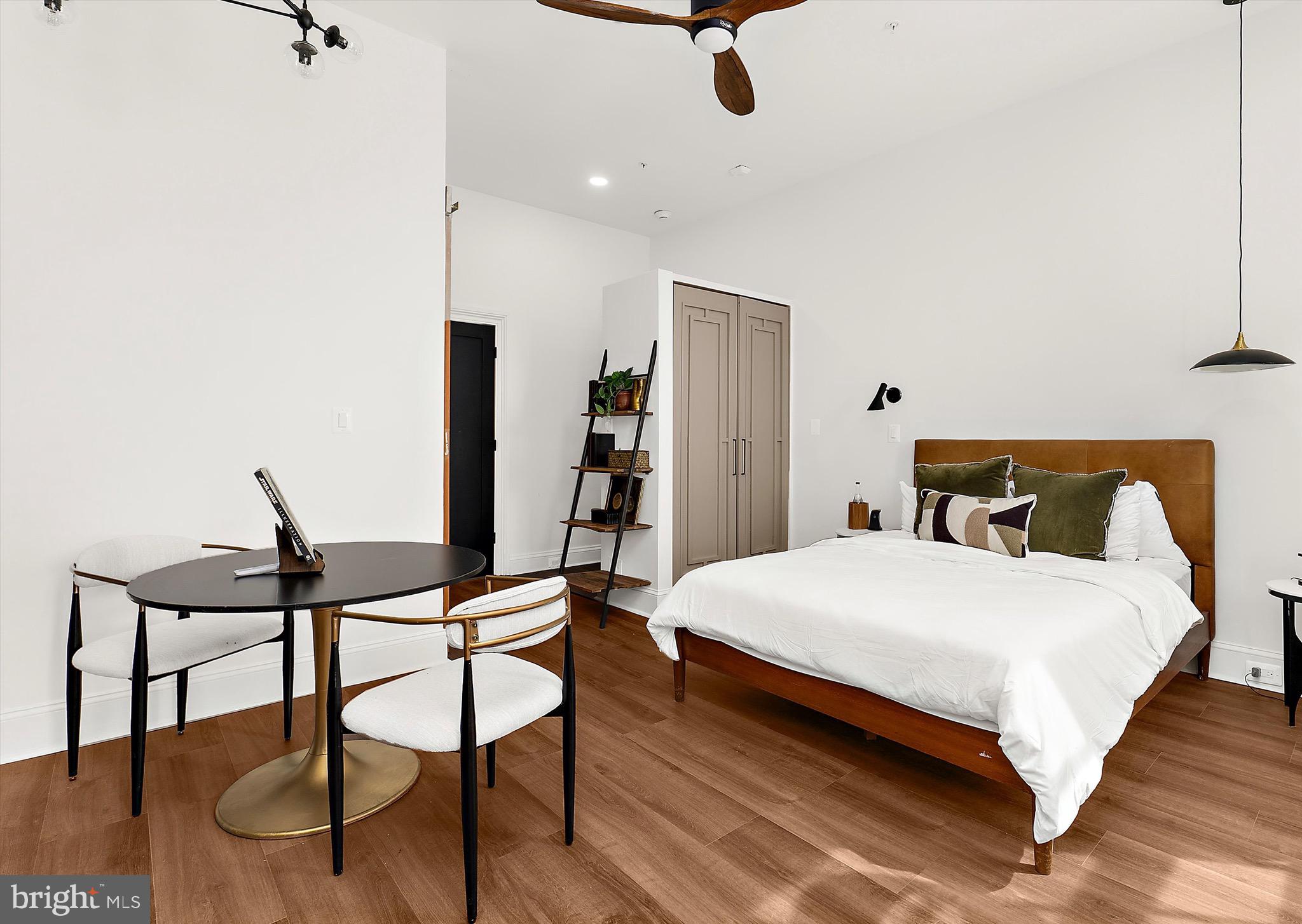 2220 CHARLES STREET N 5 - VERDURE