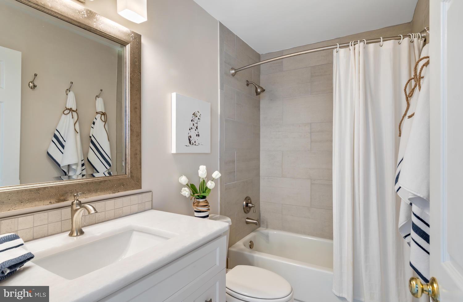 GOOSE POINT ESTATES - Residential