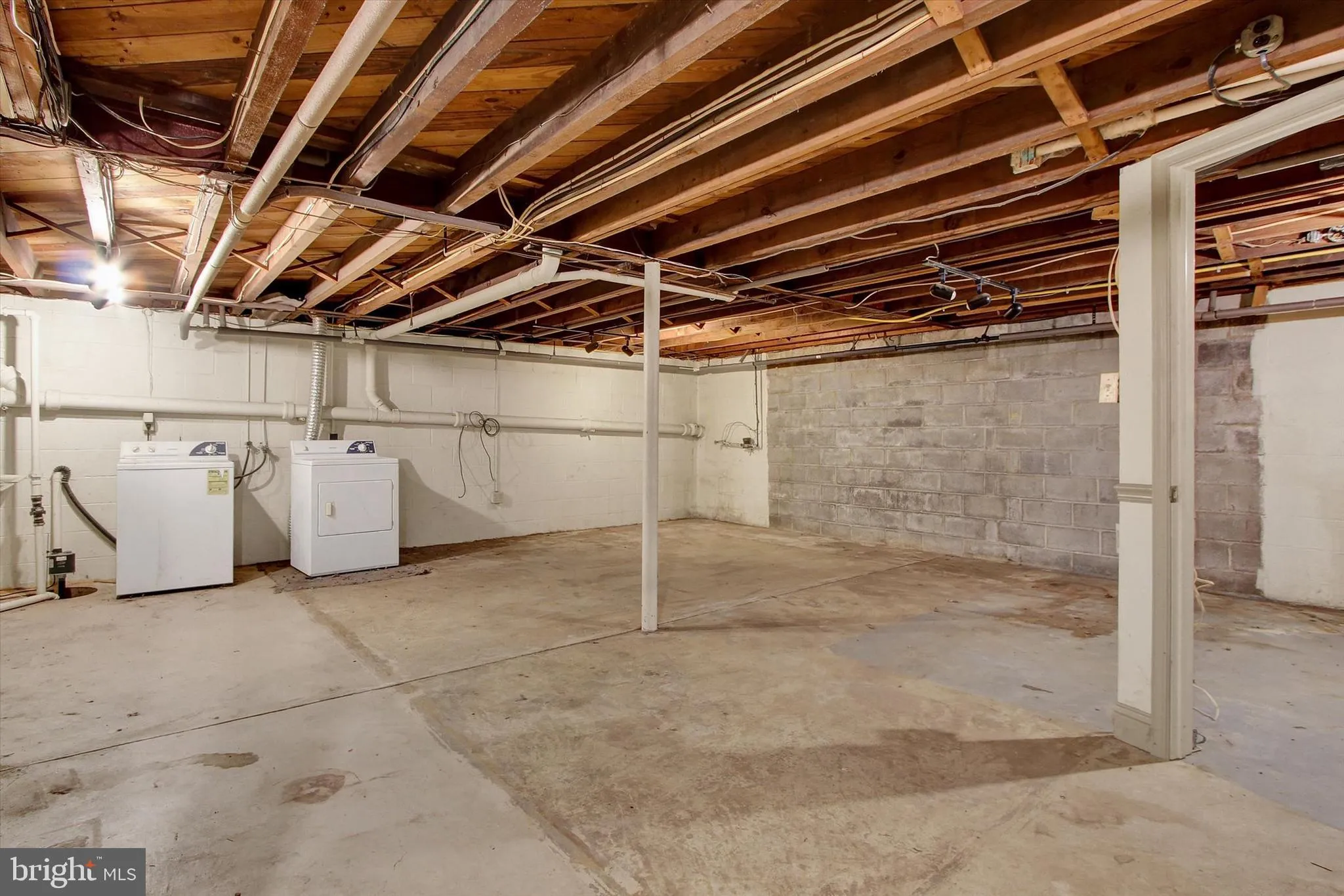 Lancaster, Pennsylvania 17601, United States, 2 Bedrooms Bedrooms, ,2 BathroomsBathrooms,Residential,Active,244300