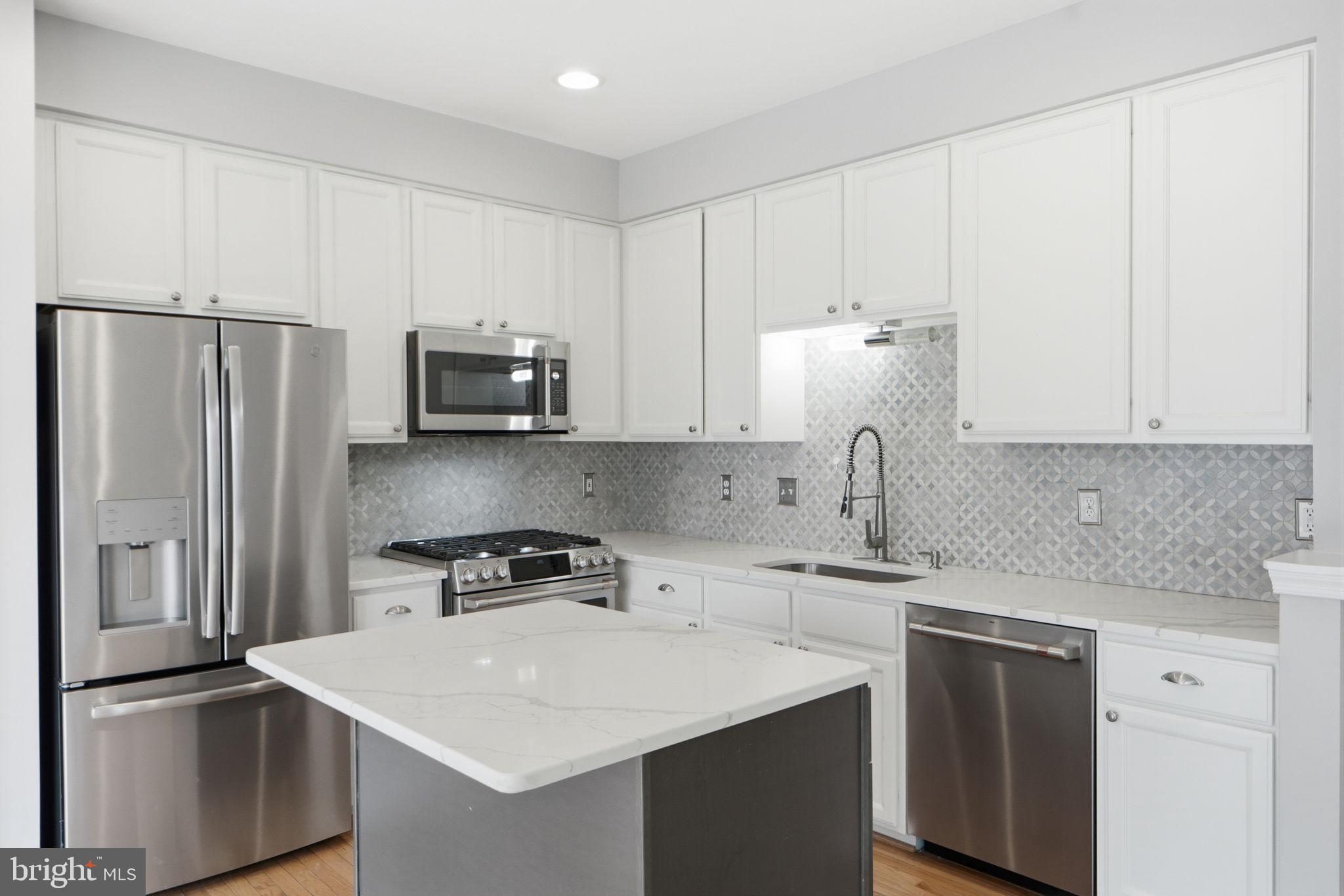 LOWES ISLAND - Residential