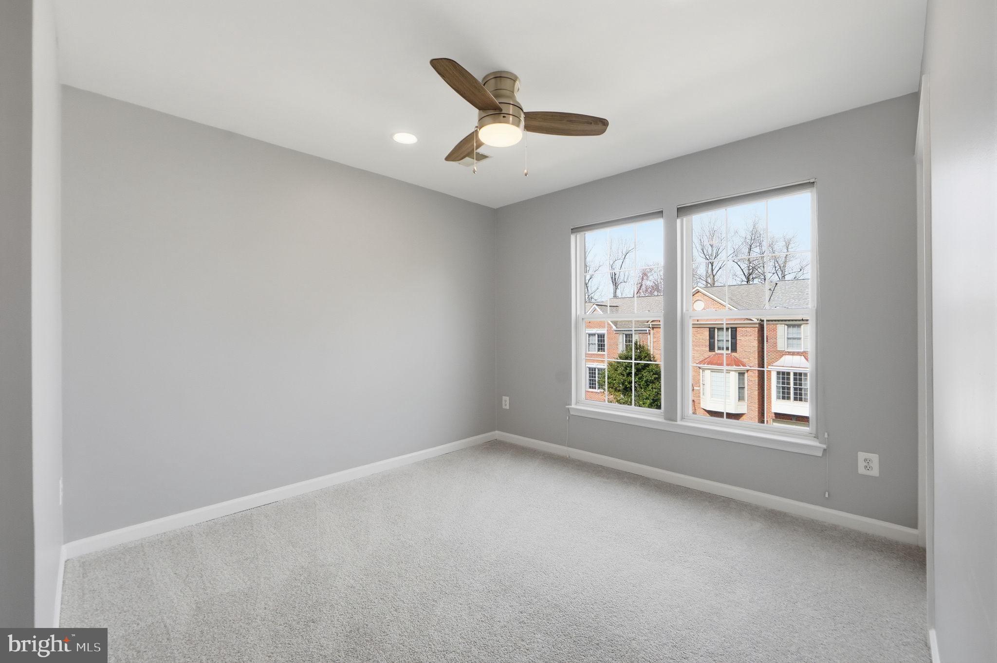 LOWES ISLAND - Residential