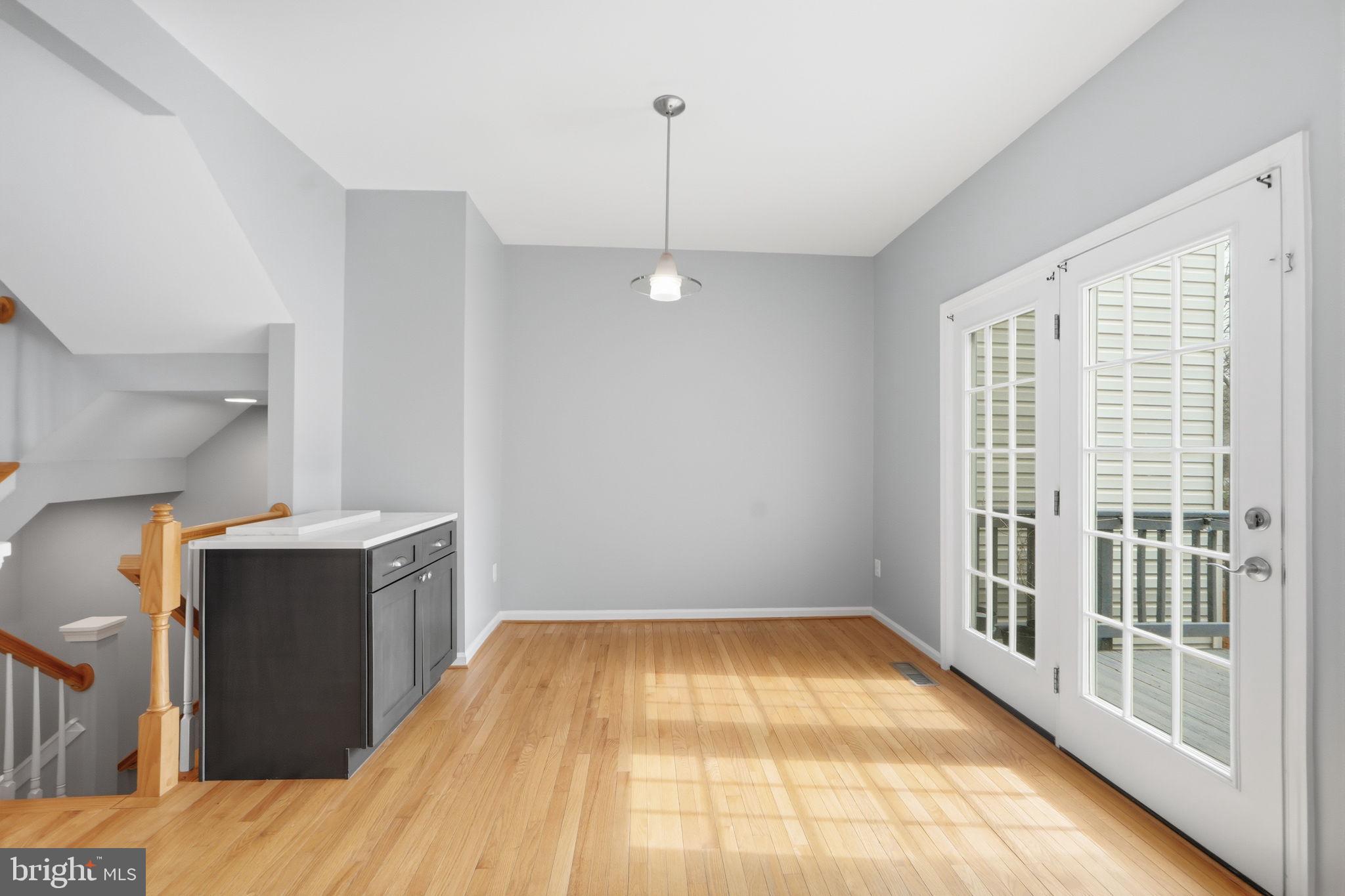 LOWES ISLAND - Residential