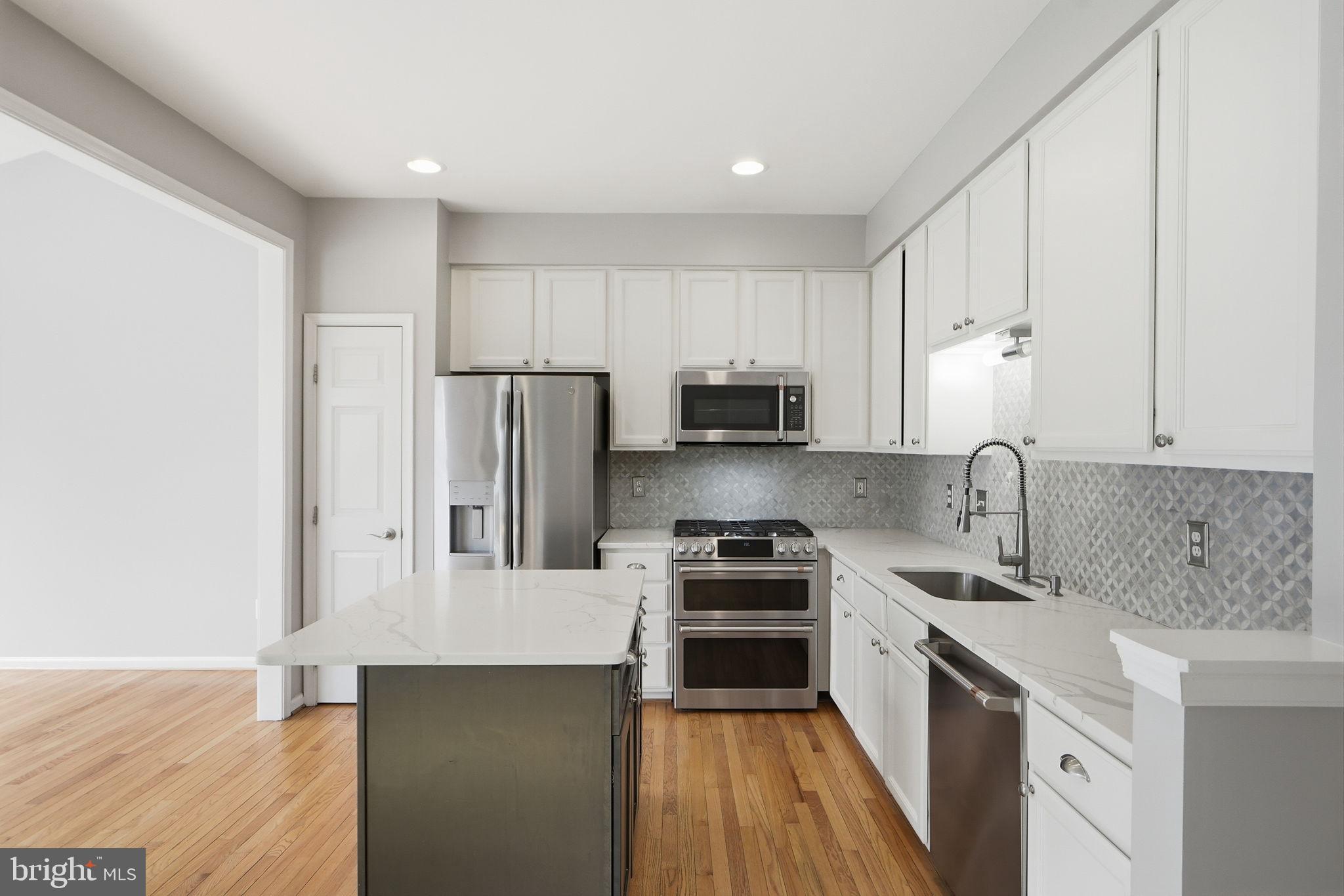 LOWES ISLAND - Residential