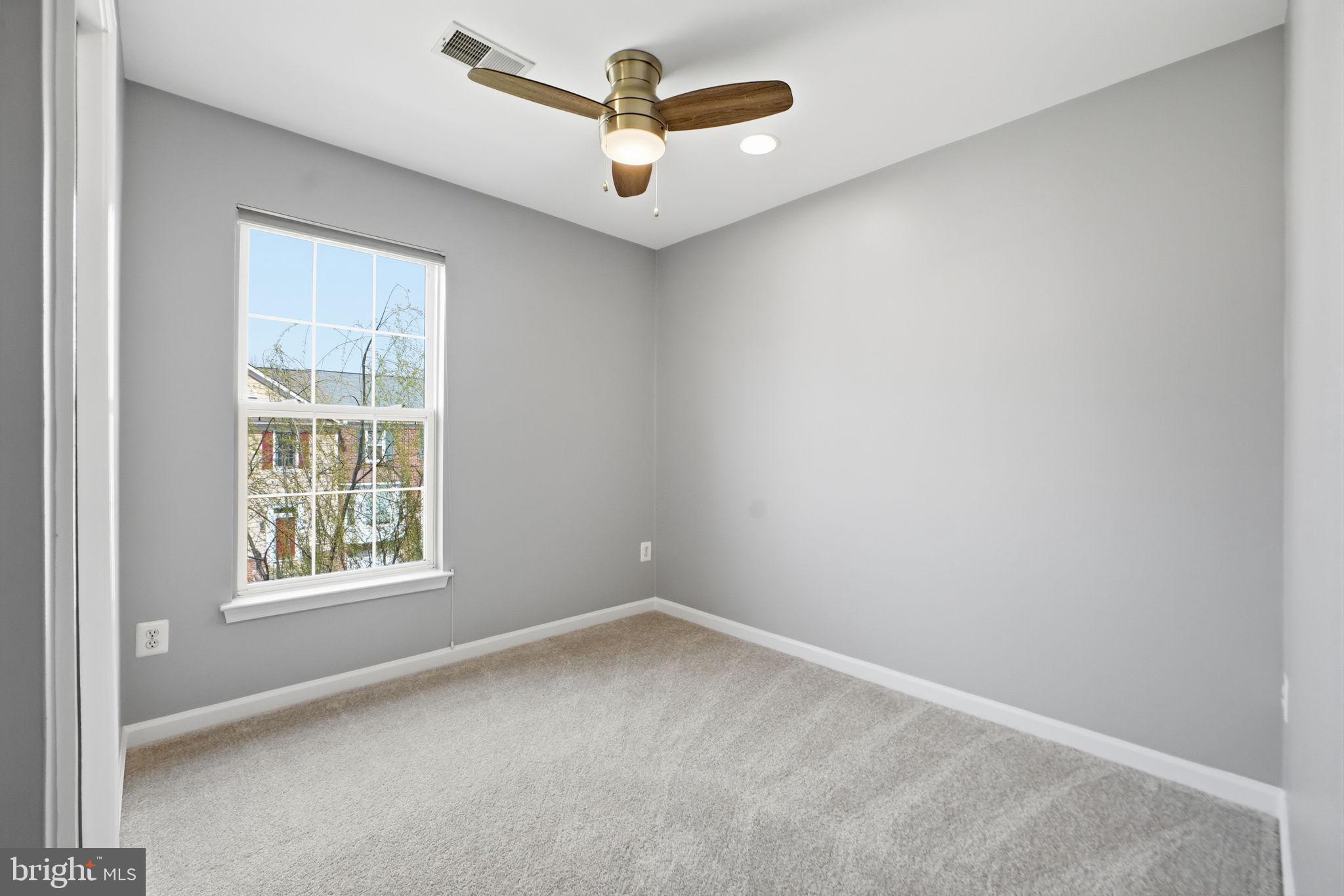 LOWES ISLAND - Residential