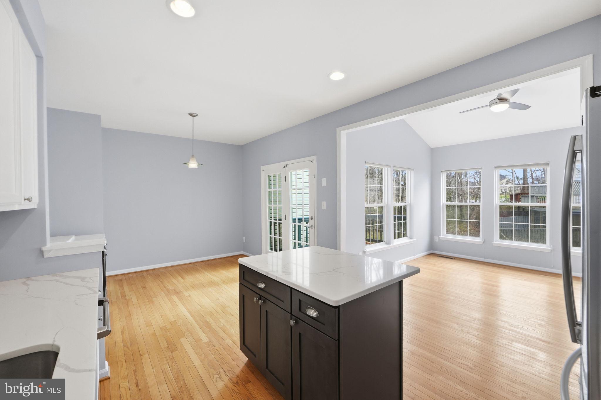 LOWES ISLAND - Residential