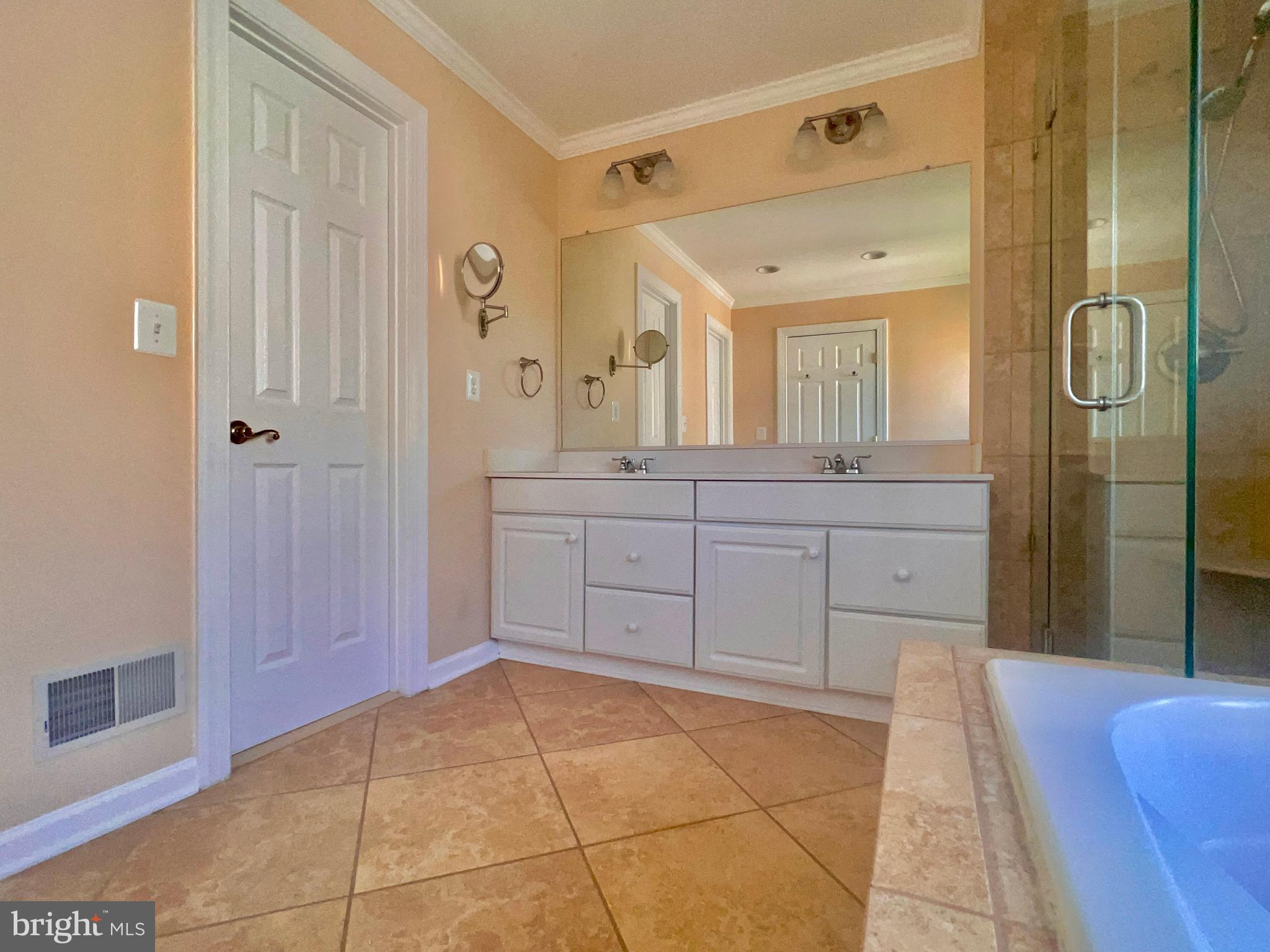 ASHBURN VILLAGE - Residential Lease