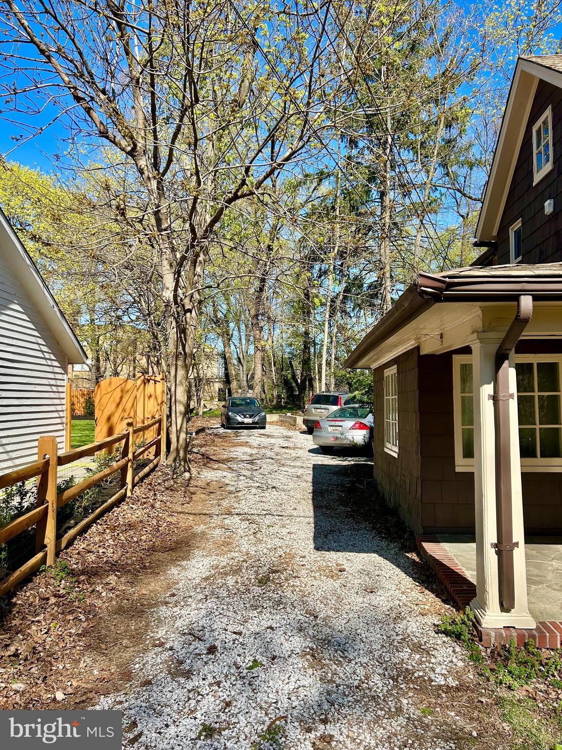 6 CEDAR AVE