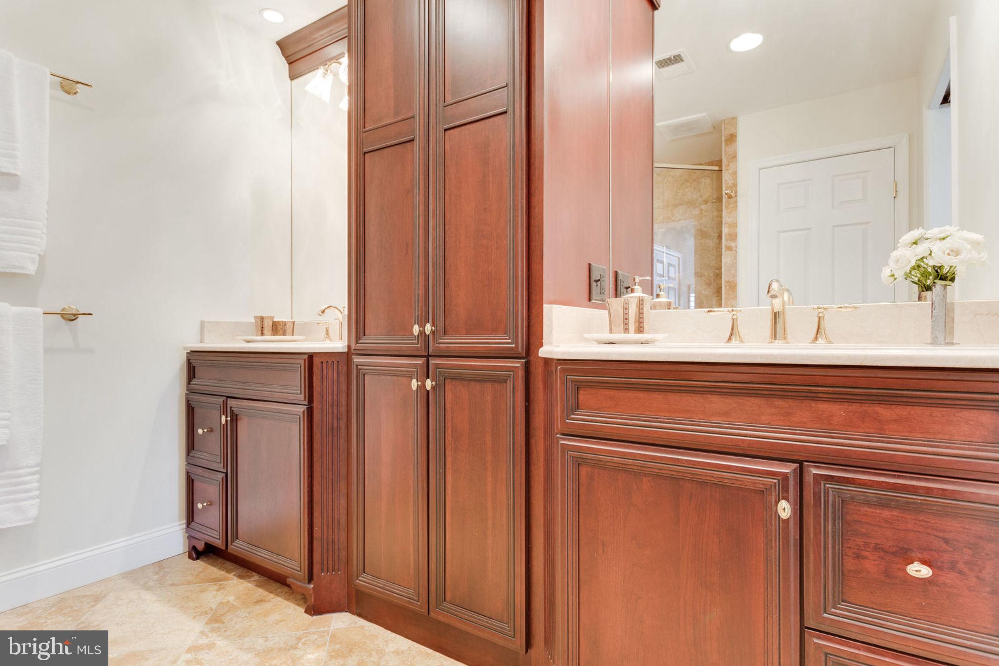 RIVERGATE - Residential