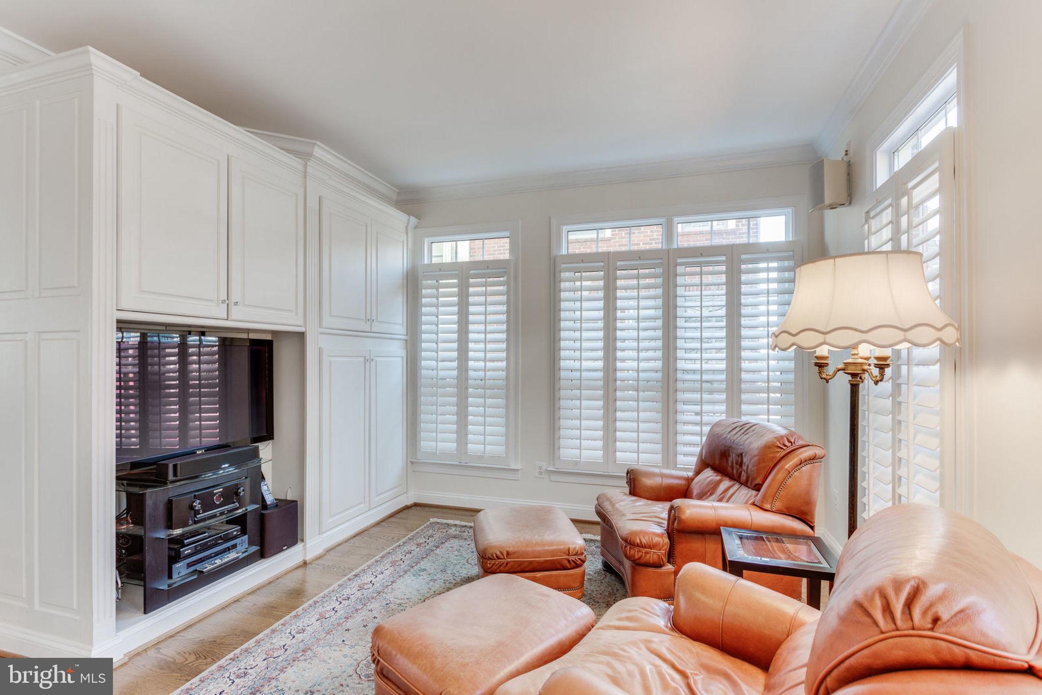 RIVERGATE - Residential