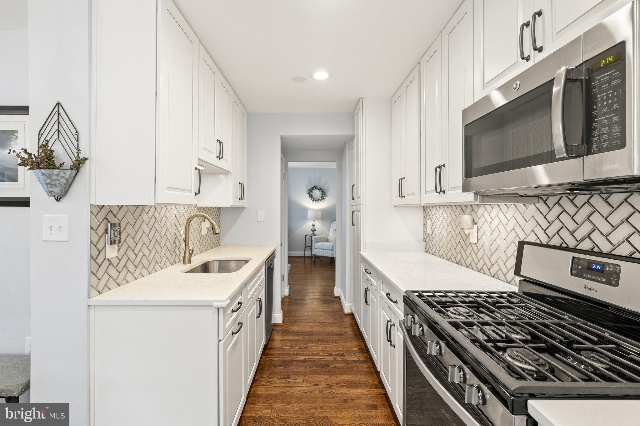 LAKEPOINTE - Residential