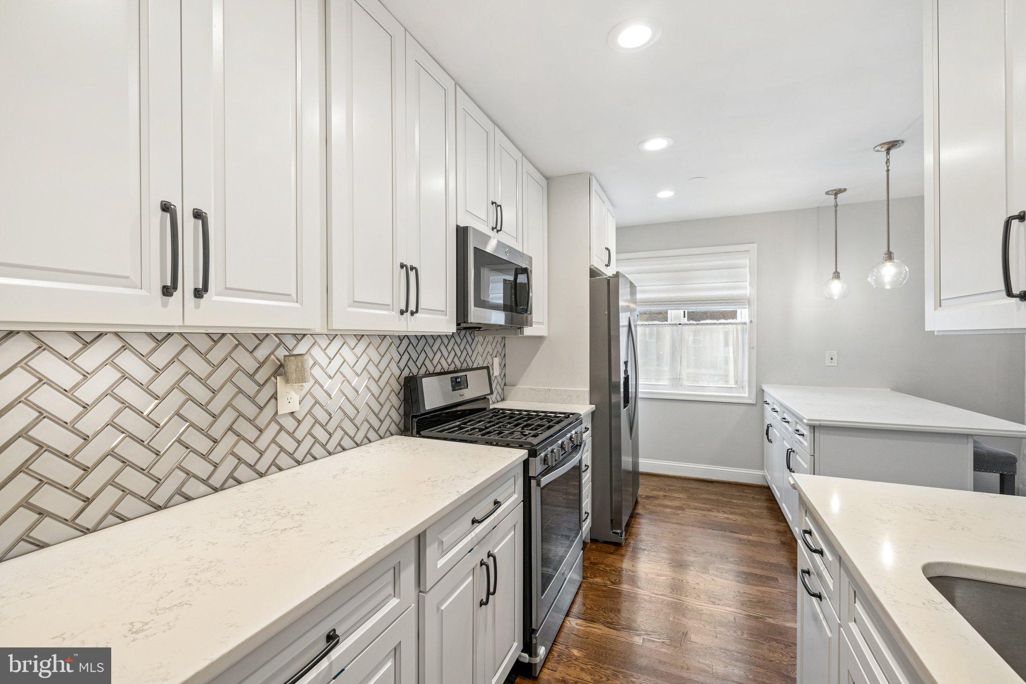 LAKEPOINTE - Residential