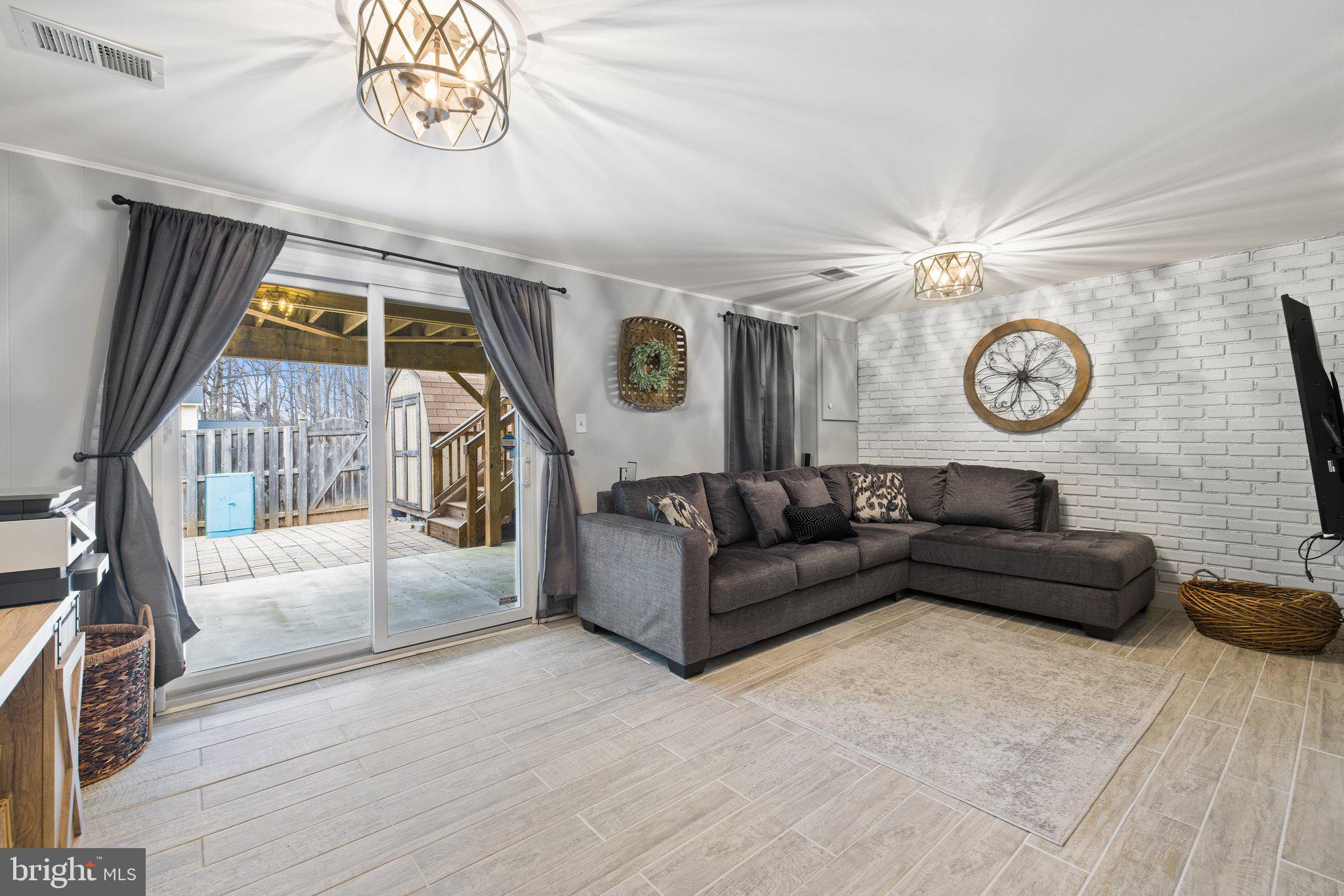 LAKEPOINTE - Residential