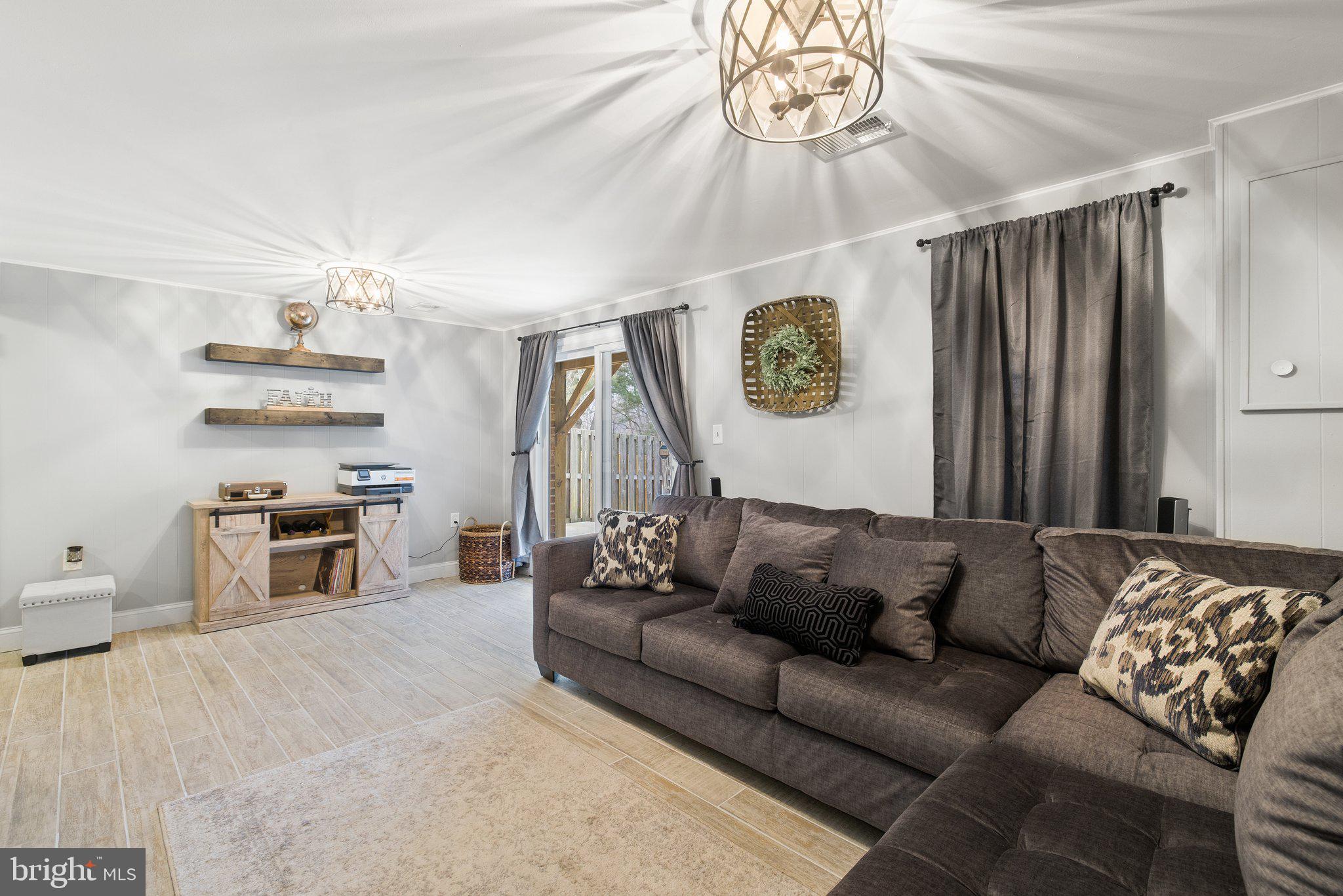 LAKEPOINTE - Residential