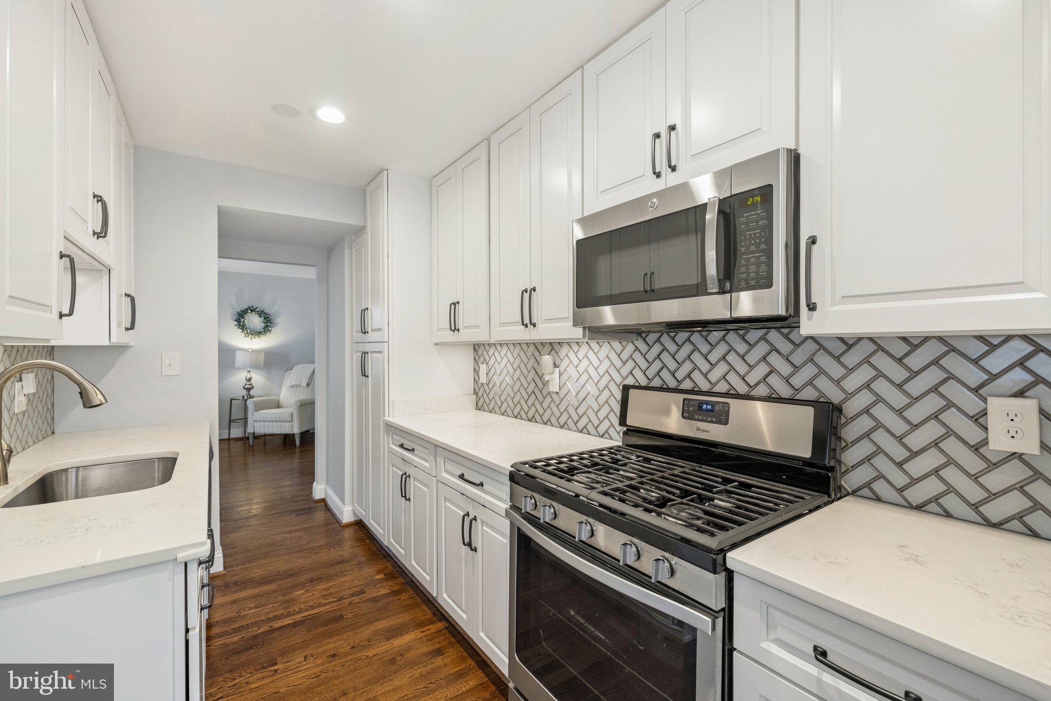 LAKEPOINTE - Residential