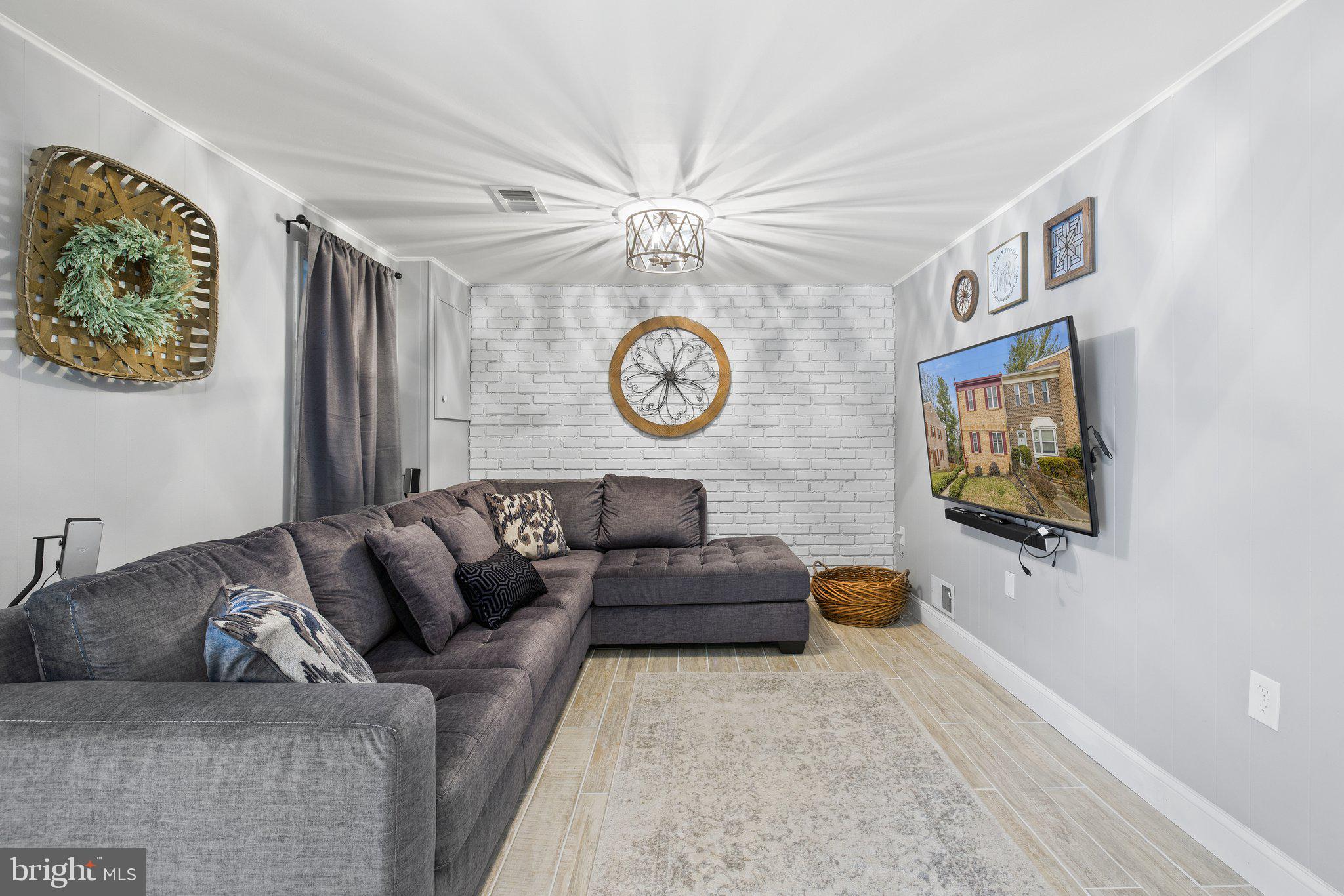 LAKEPOINTE - Residential