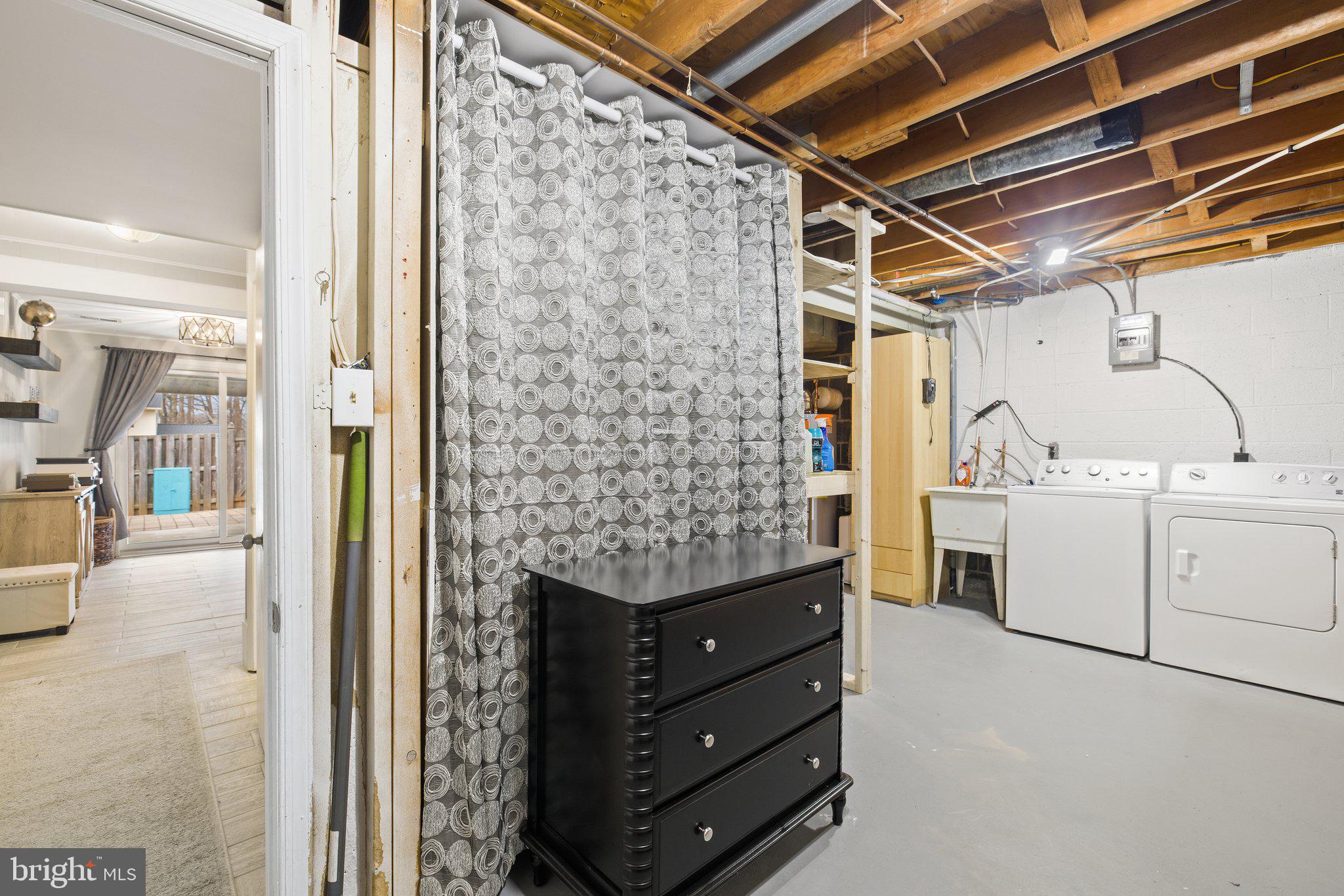 LAKEPOINTE - Residential