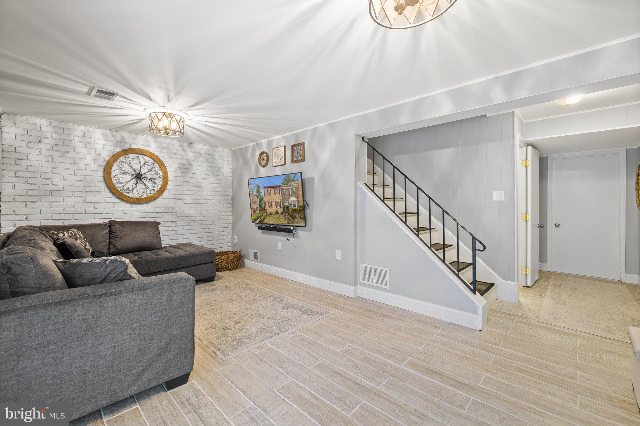 LAKEPOINTE - Residential