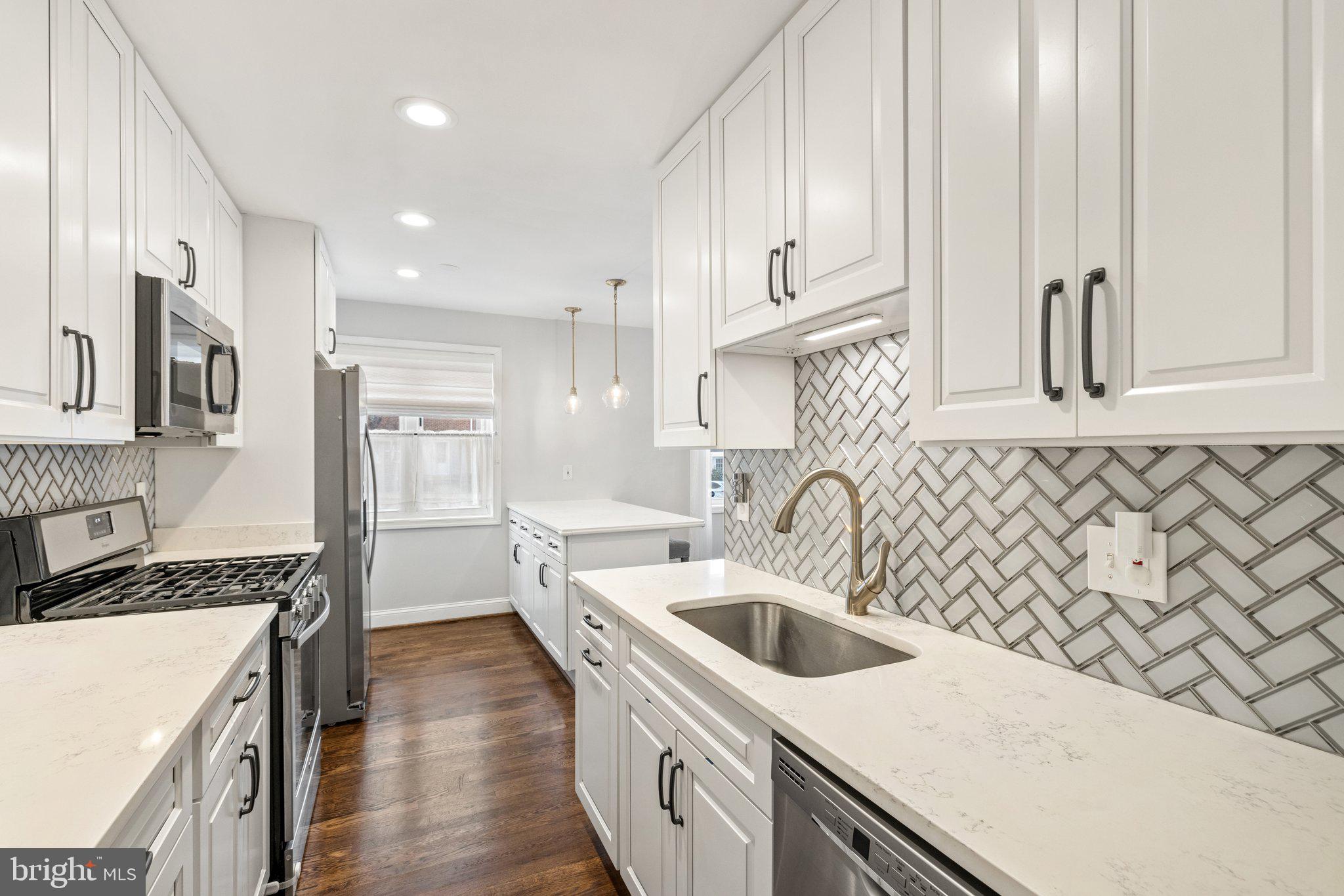 LAKEPOINTE - Residential