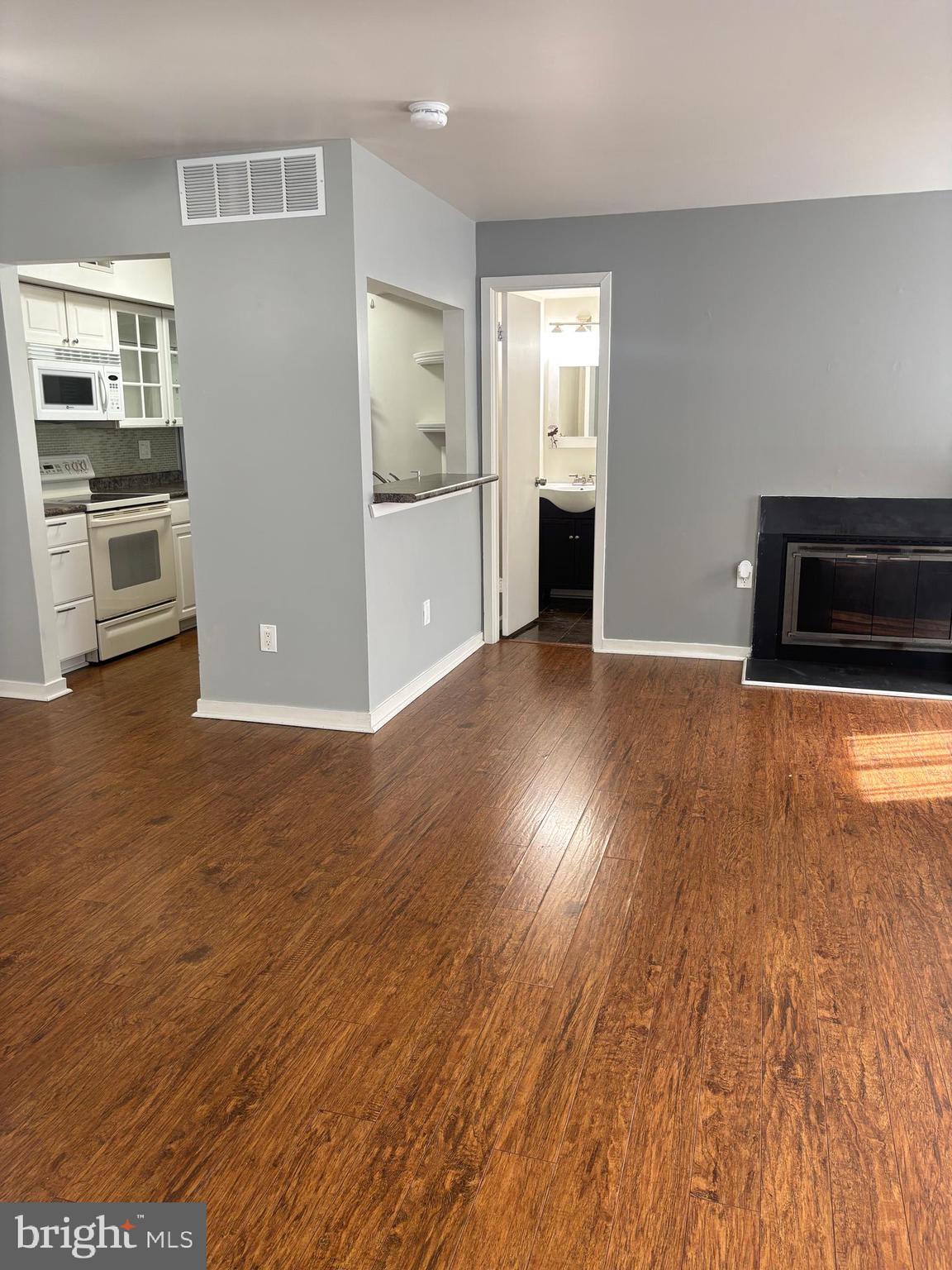 1303 ROBERTS WAY