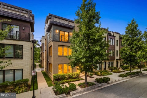Townhouse For Sale - 6617 Eames Way<br/> BETHESDA, MD 20817