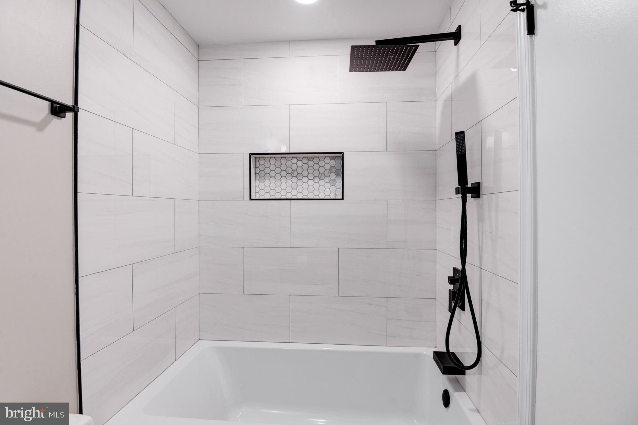 RESTON - Residential Lease