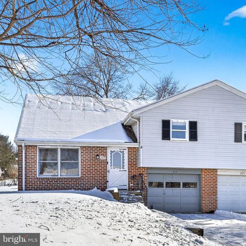 223 COLONIAL DRIVE AKRON PA 17501