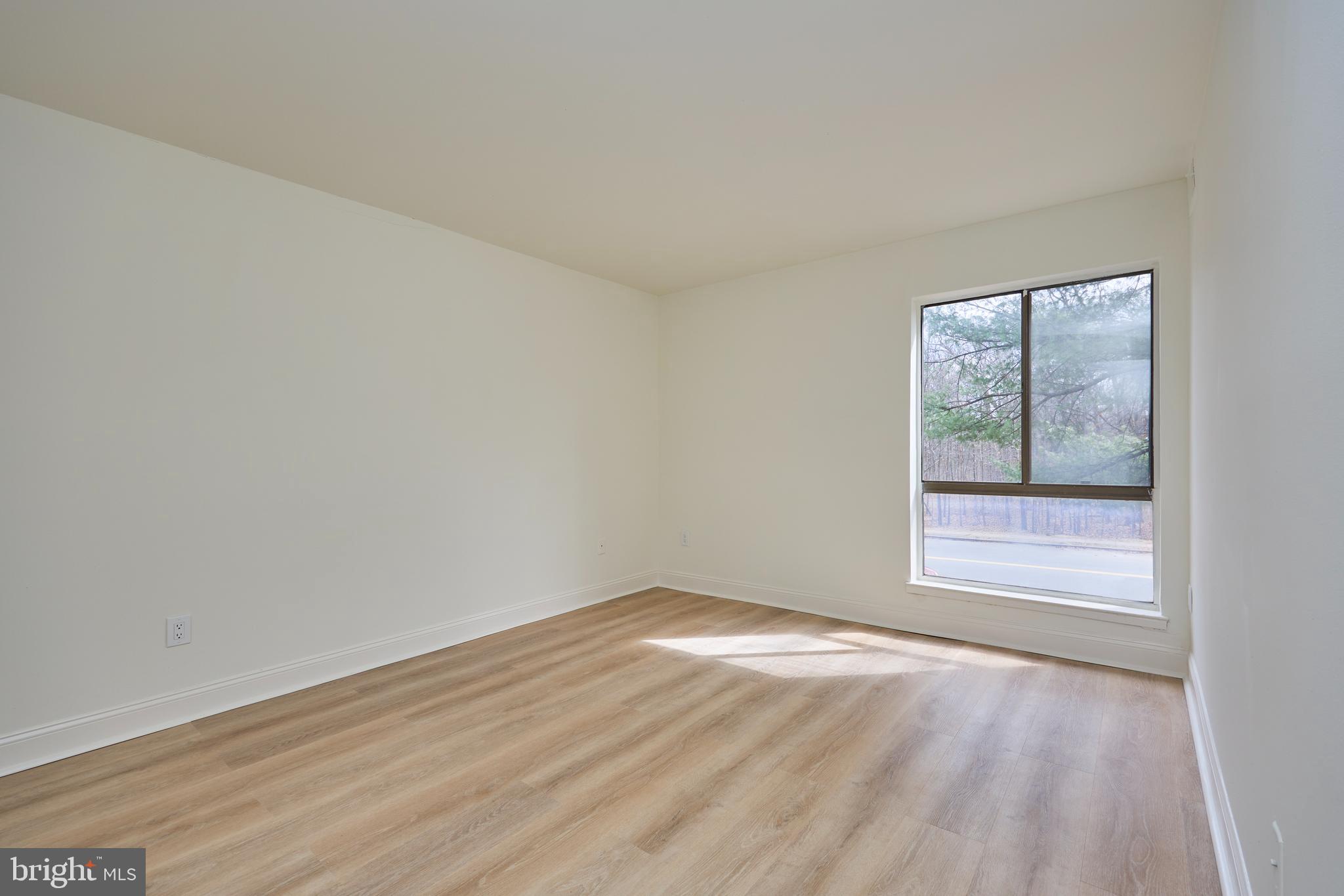 SUMMERTREE CONDO APTS - Residential