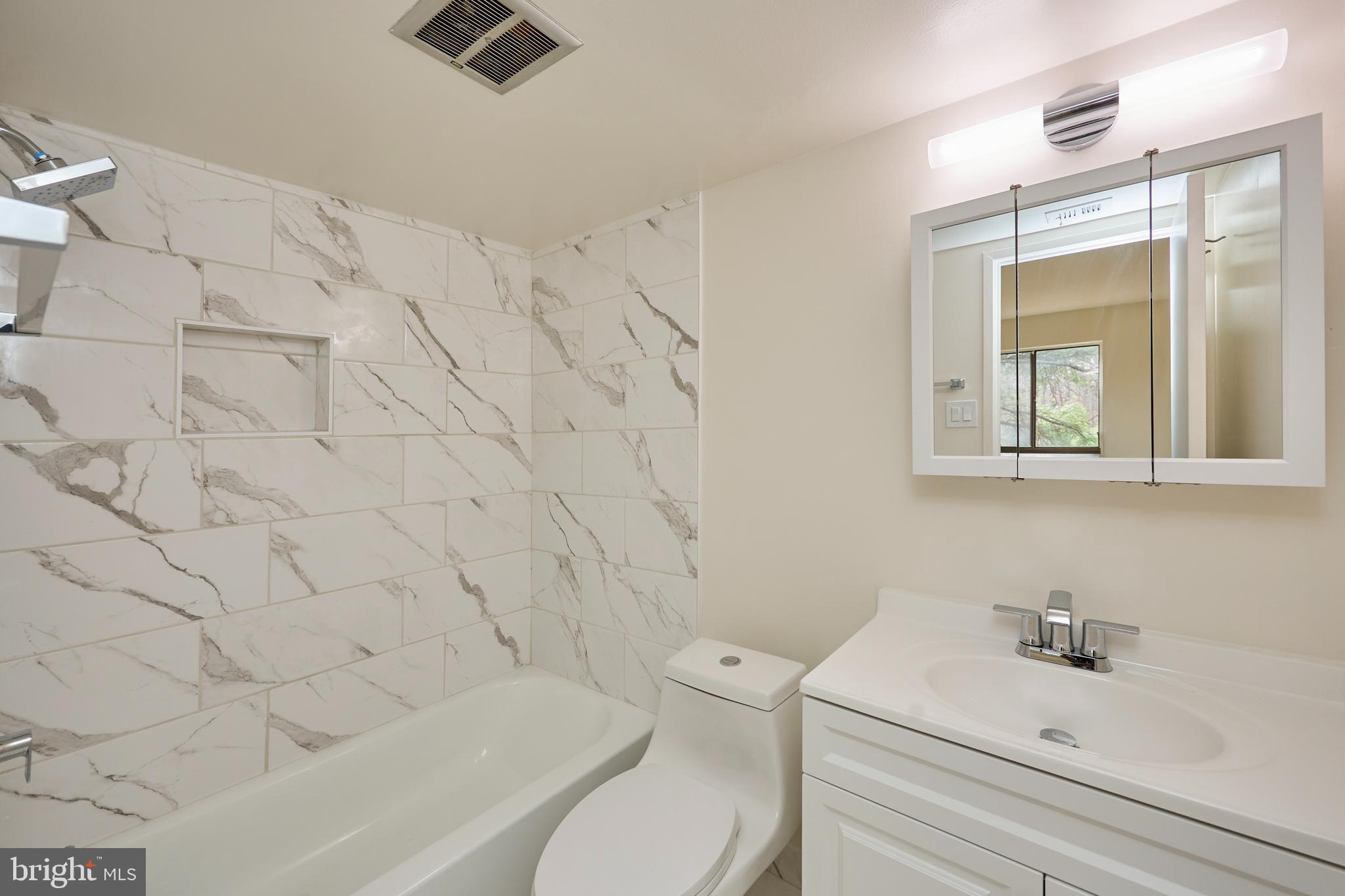 SUMMERTREE CONDO APTS - Residential